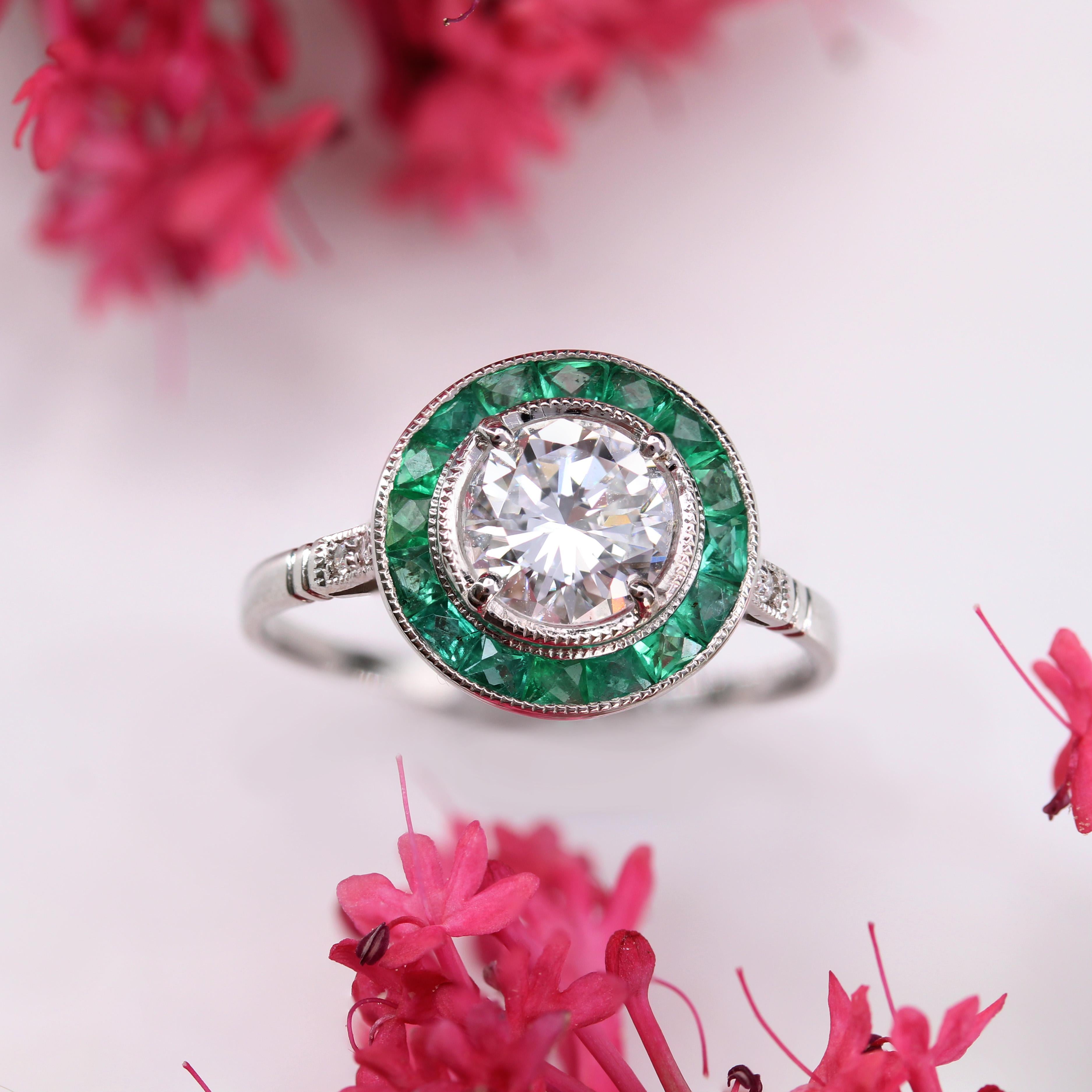 Brilliant Cut Art Deco Style Calibrated Emerald D.VVS2 Diamonds 18 Karat White Gold Ring For Sale
