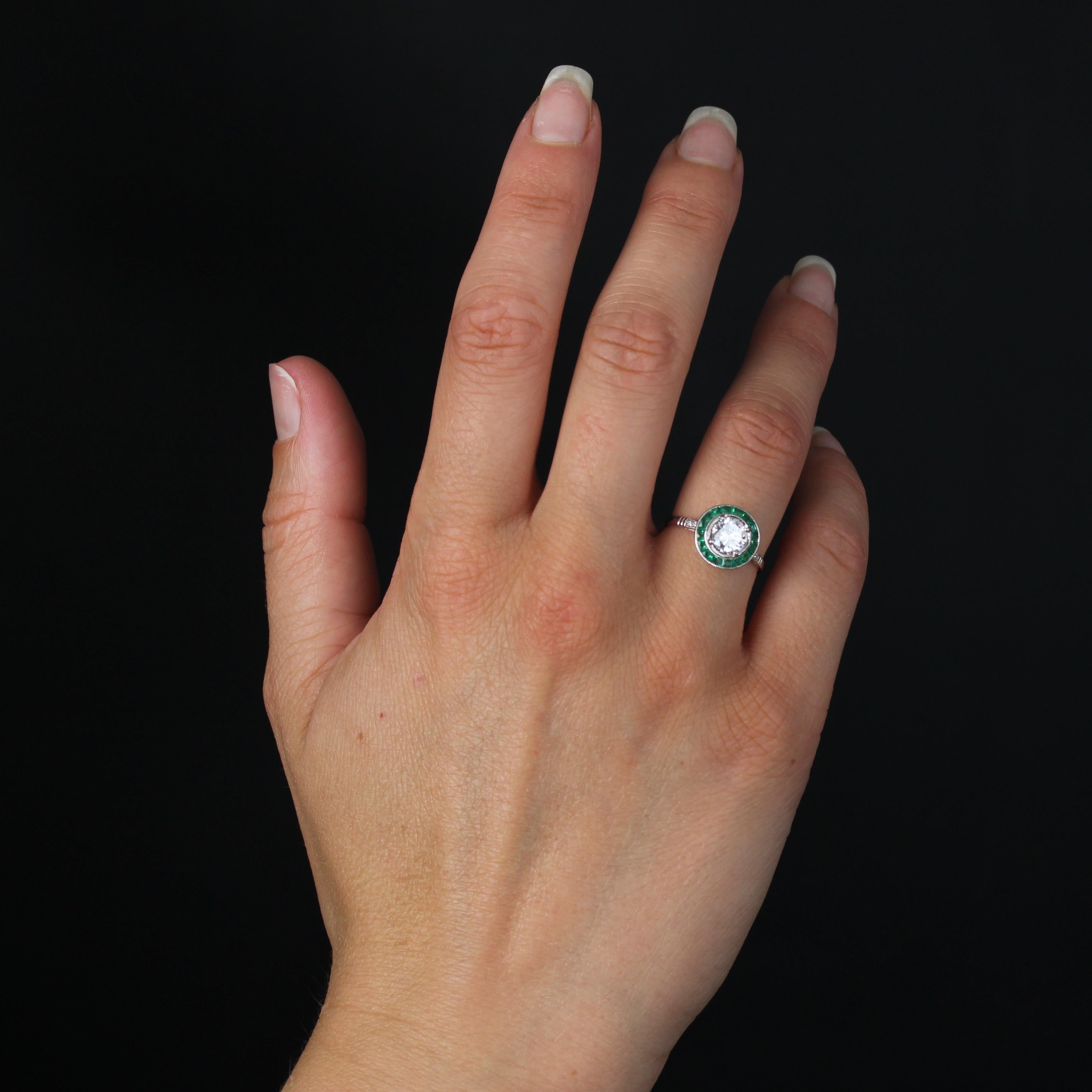 Art Deco Style Calibrated Emerald D.VVS2 Diamonds 18 Karat White Gold Ring In New Condition For Sale In Poitiers, FR