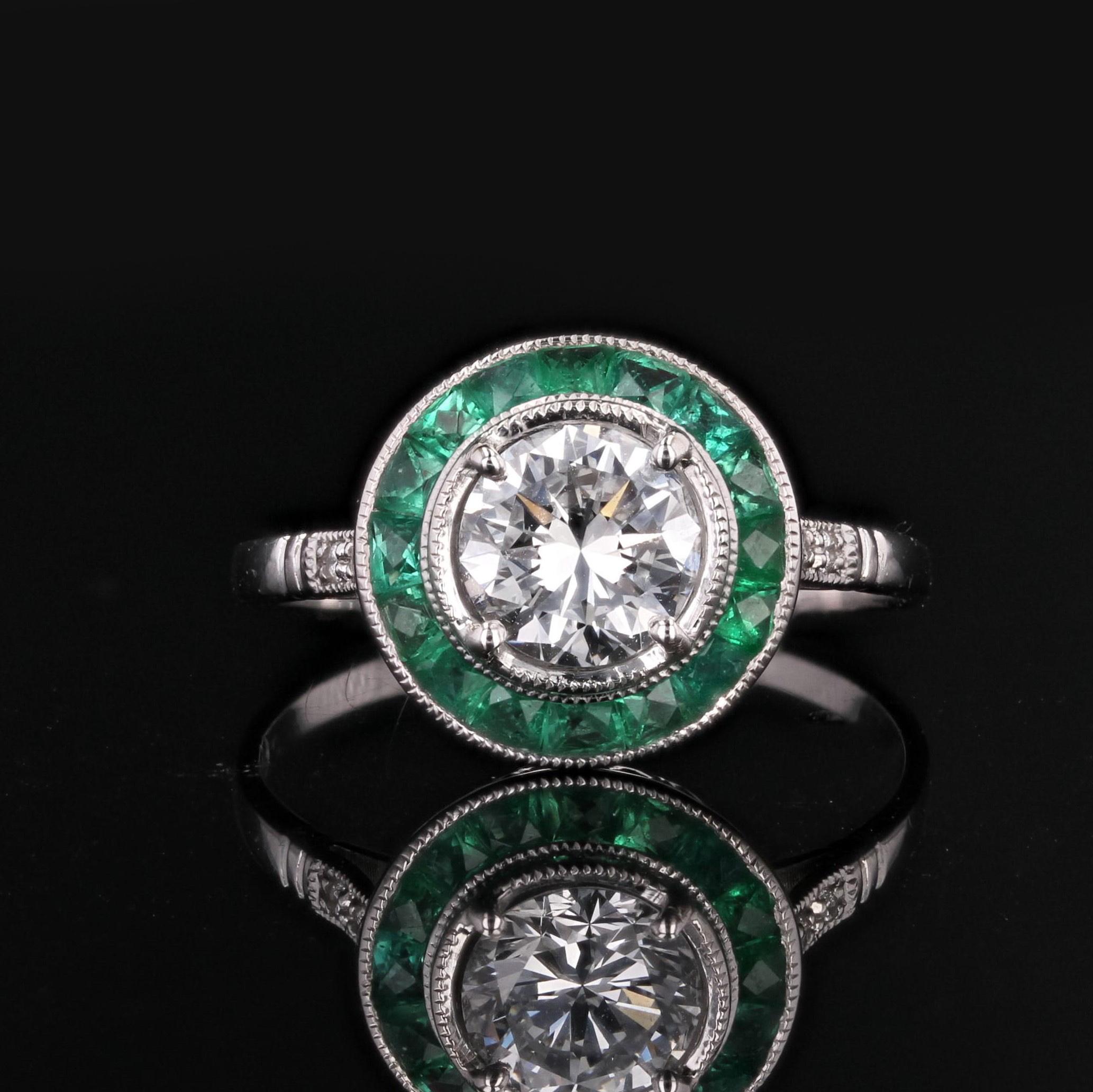Women's Art Deco Style Calibrated Emerald D.VVS2 Diamonds 18 Karat White Gold Ring For Sale