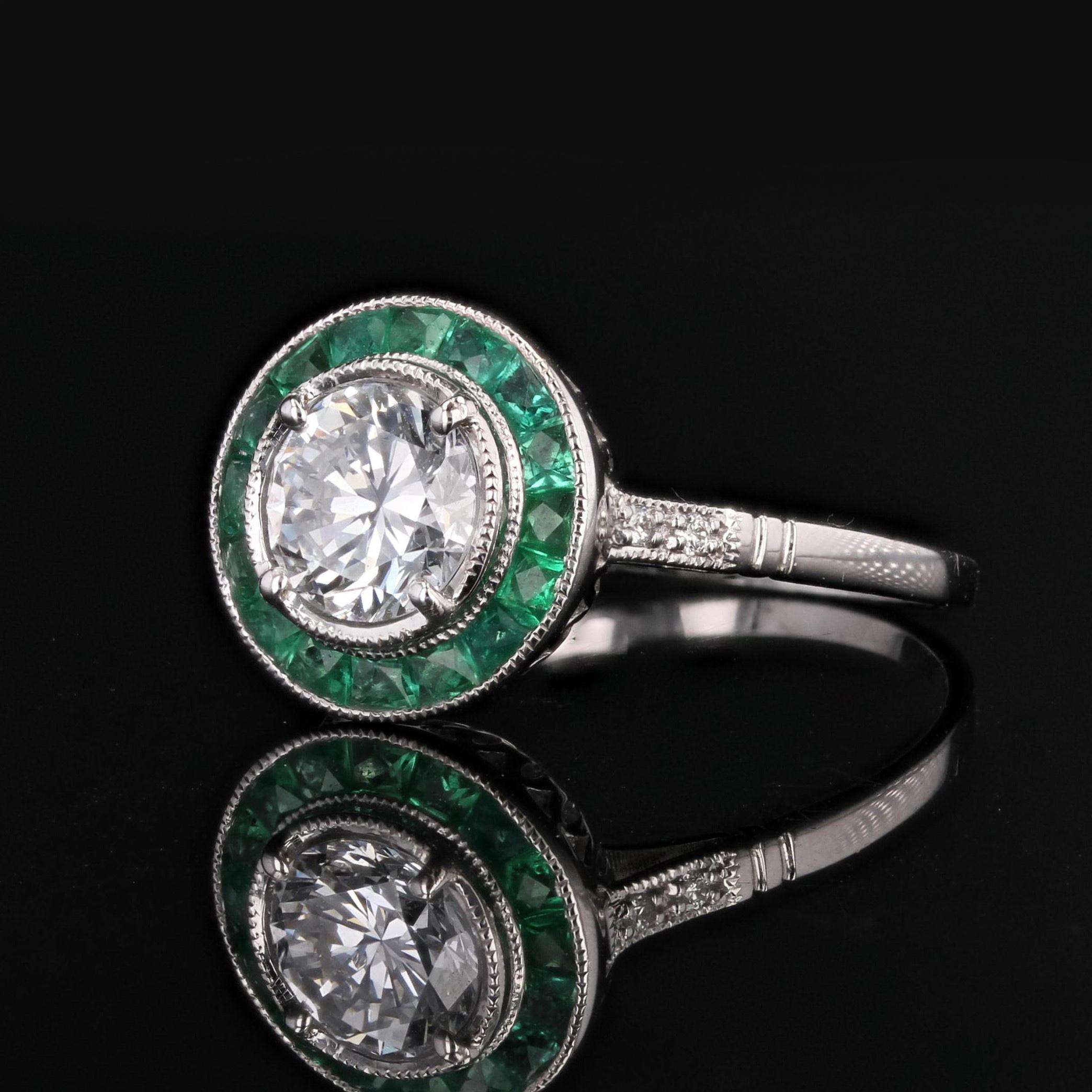 Art Deco Style Calibrated Emerald D.VVS2 Diamonds 18 Karat White Gold Ring For Sale 2