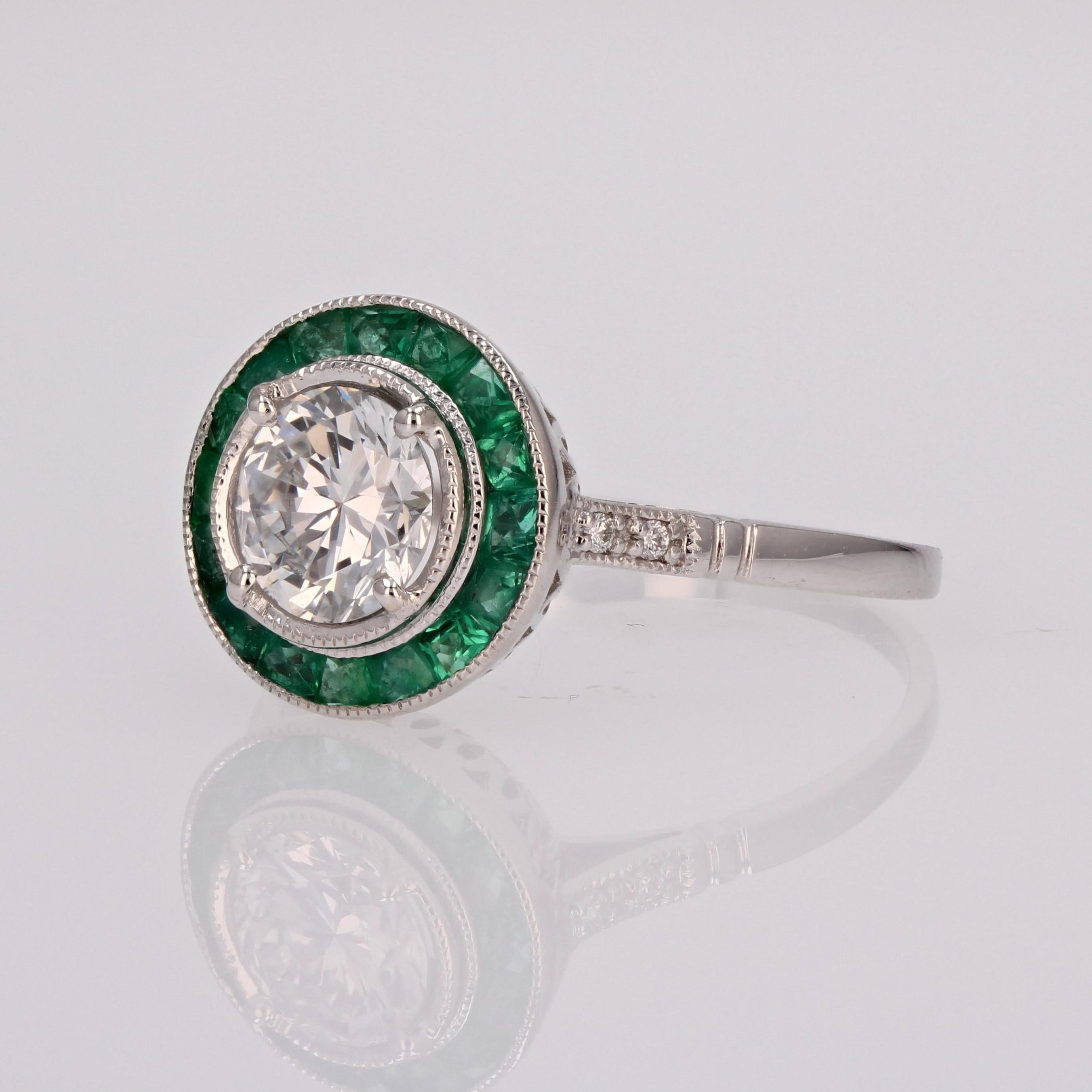 Art Deco Style Calibrated Emerald D.VVS2 Diamonds 18 Karat White Gold Ring For Sale 3