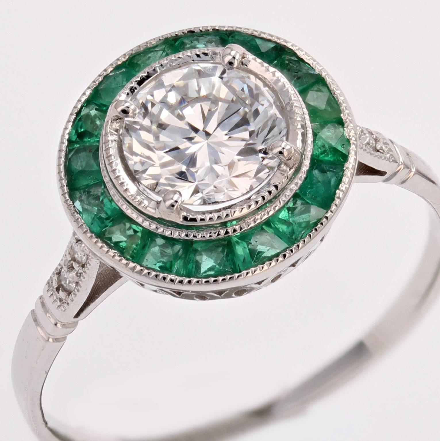 Art Deco Style Calibrated Emerald D.VVS2 Diamonds 18 Karat White Gold Ring For Sale 4