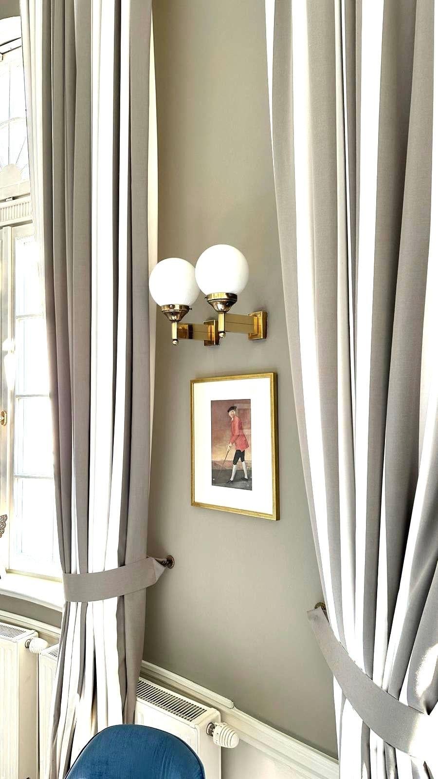 XXIe siècle et contemporain Lampe murale de style Art Déco en laiton et verre opalin Carl Witzmann, réédition en vente