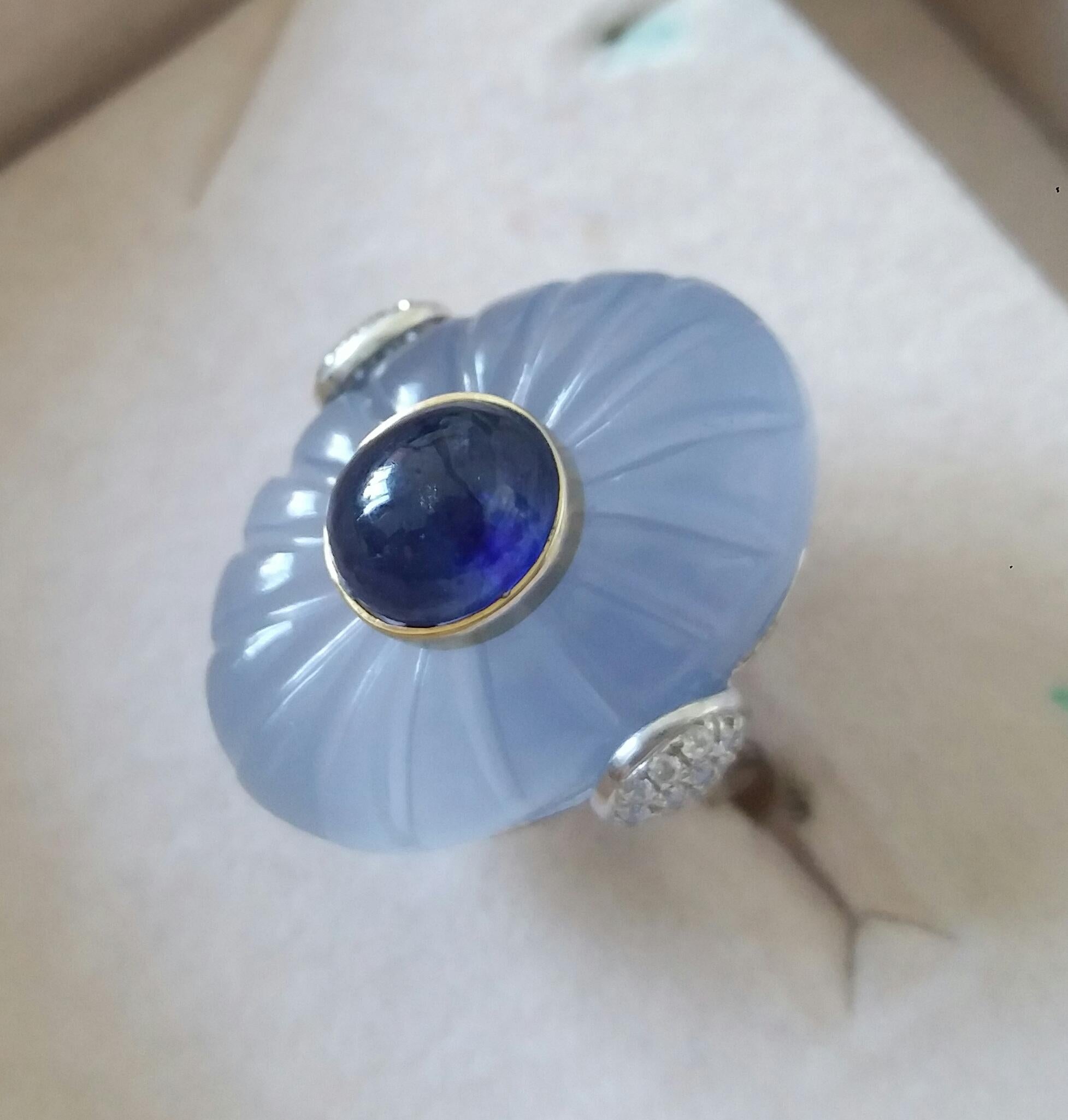Art Deco Style Carved Chalcedony Blue Sapphire Cab Gold Diamonds Cocktail Ring For Sale 7
