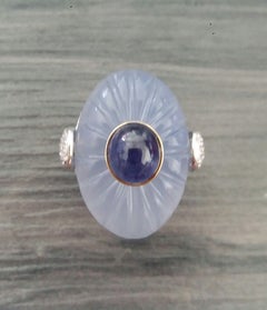 Art Deco Style Carved Chalcedony Blue Sapphire Cab Gold Diamonds Cocktail Ring