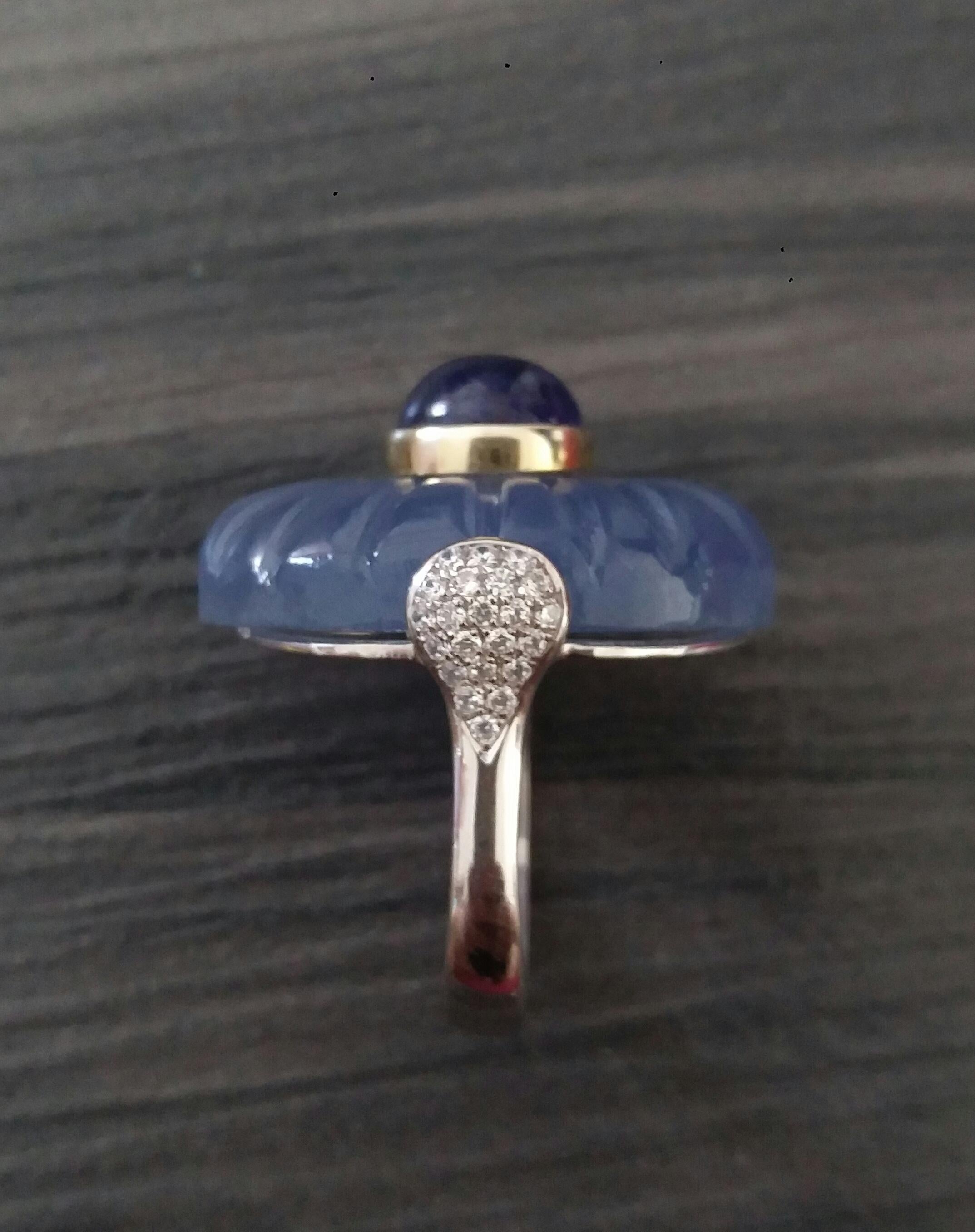 Women's Art Deco Style Carved Chalcedony Blue Sapphire Cab Gold Diamonds Cocktail Ring For Sale