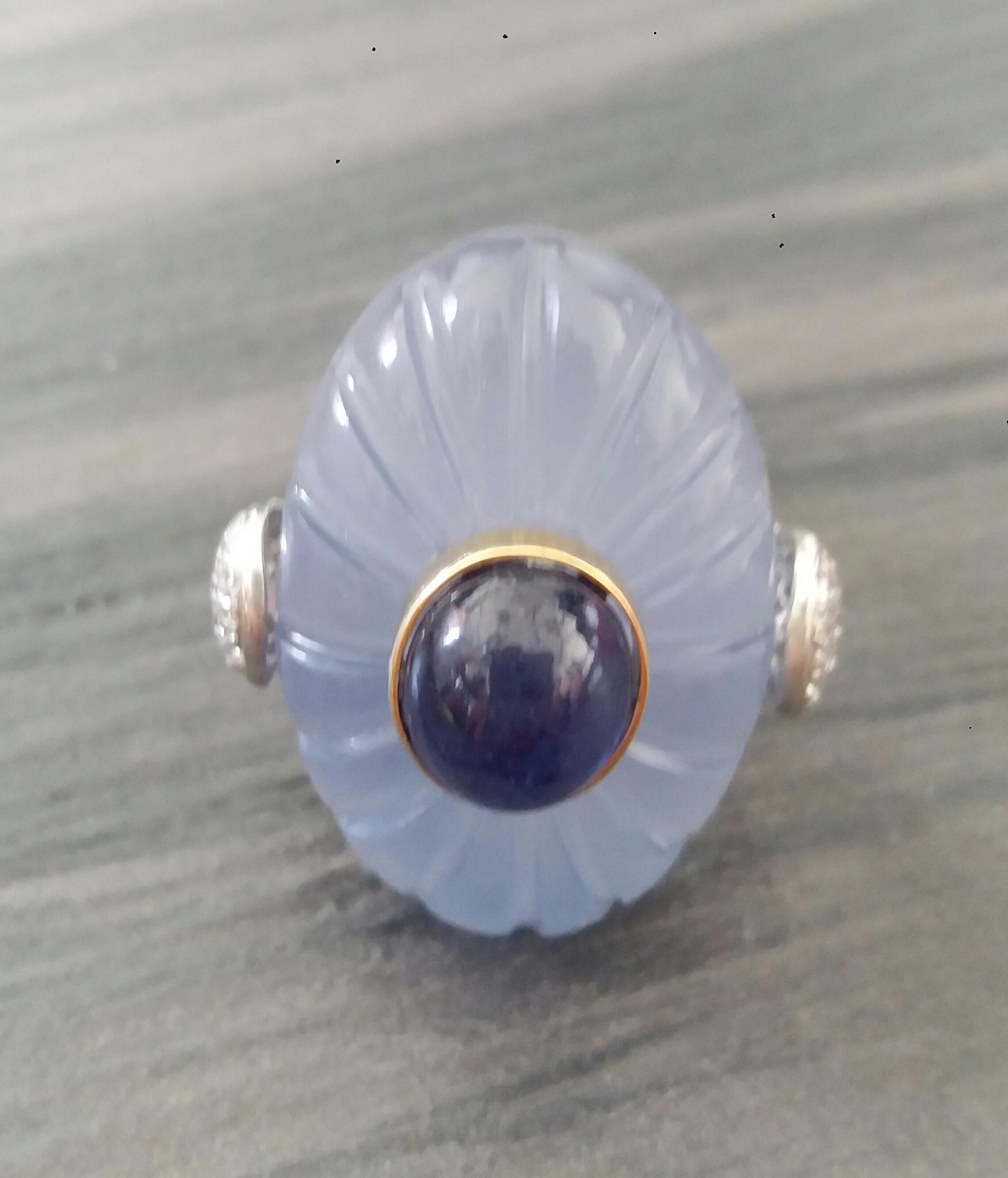 Art Deco Style Carved Chalcedony Blue Sapphire Cab Gold Diamonds Cocktail Ring For Sale 3