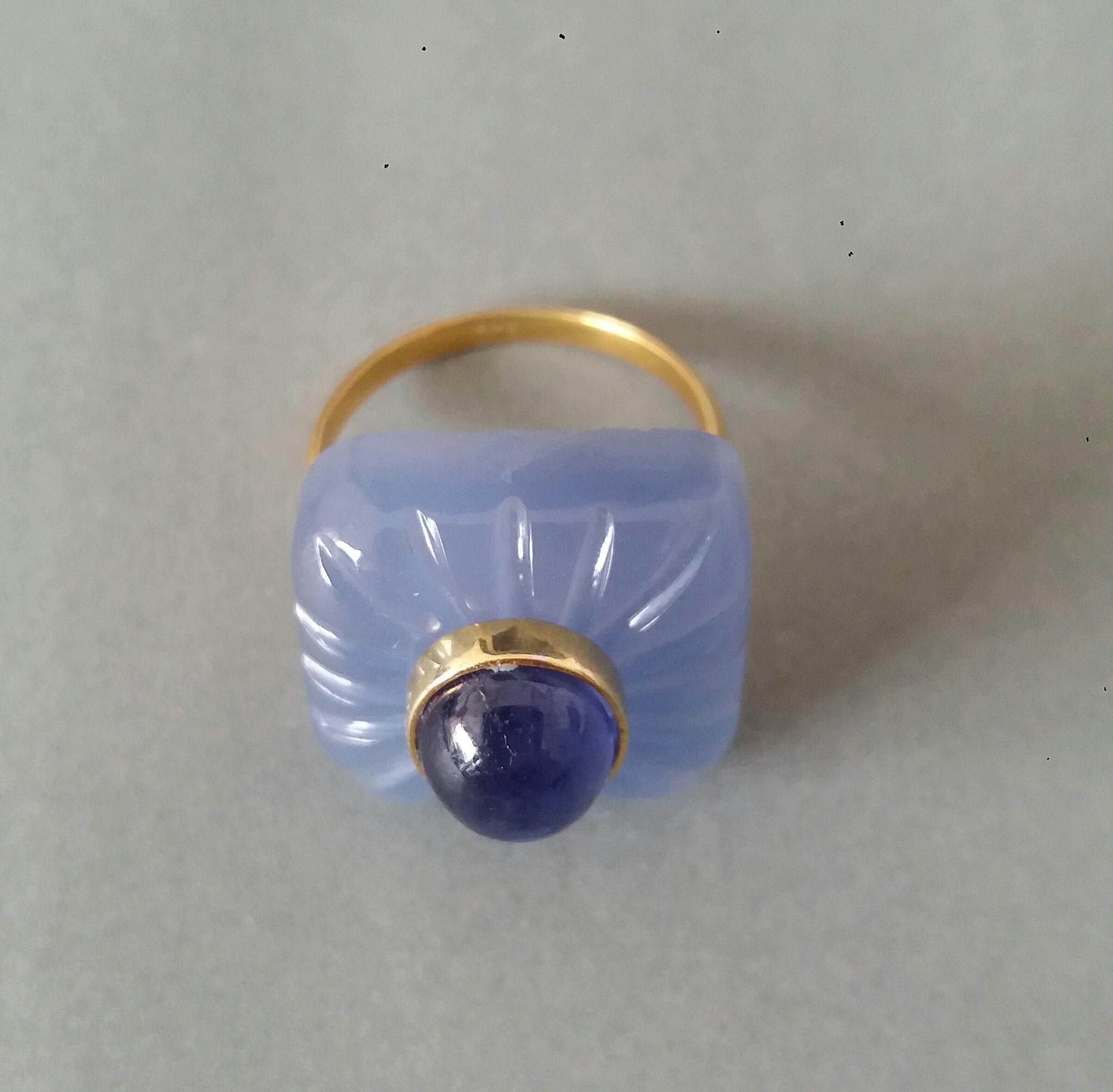 Art Deco Style Carved Chalcedony Cushion Cab Blue Sapphire Gold Cocktail Ring For Sale 2