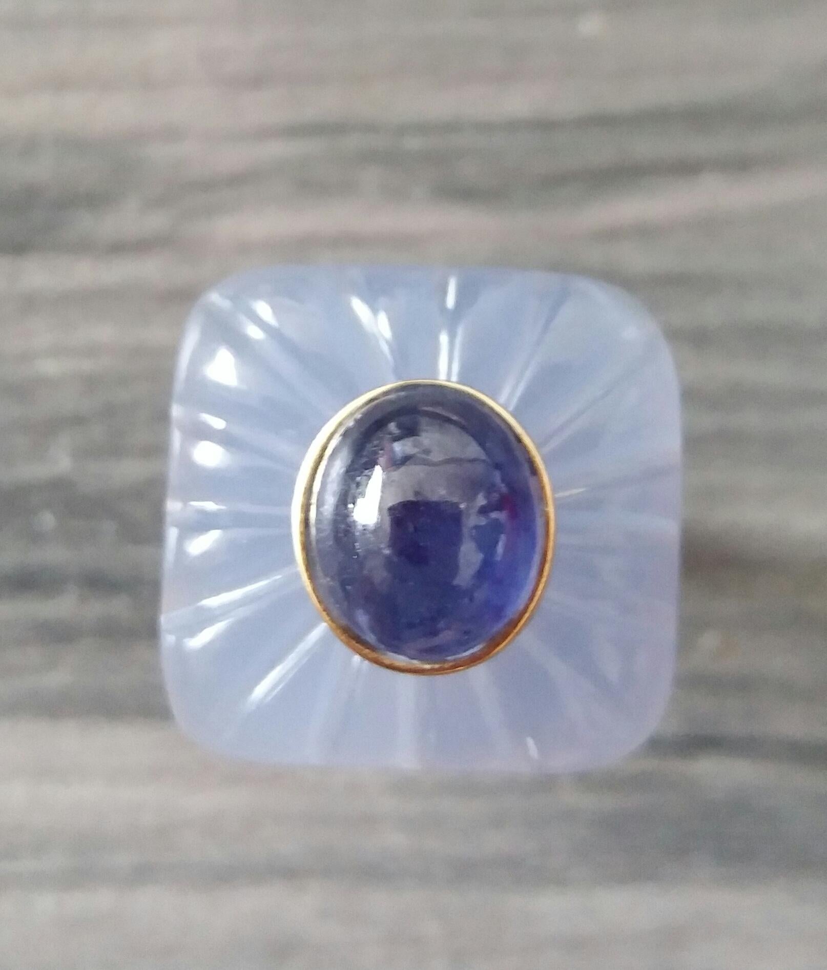 Art Deco Style Carved Chalcedony Cushion Cab Blue Sapphire Gold Cocktail Ring For Sale 4