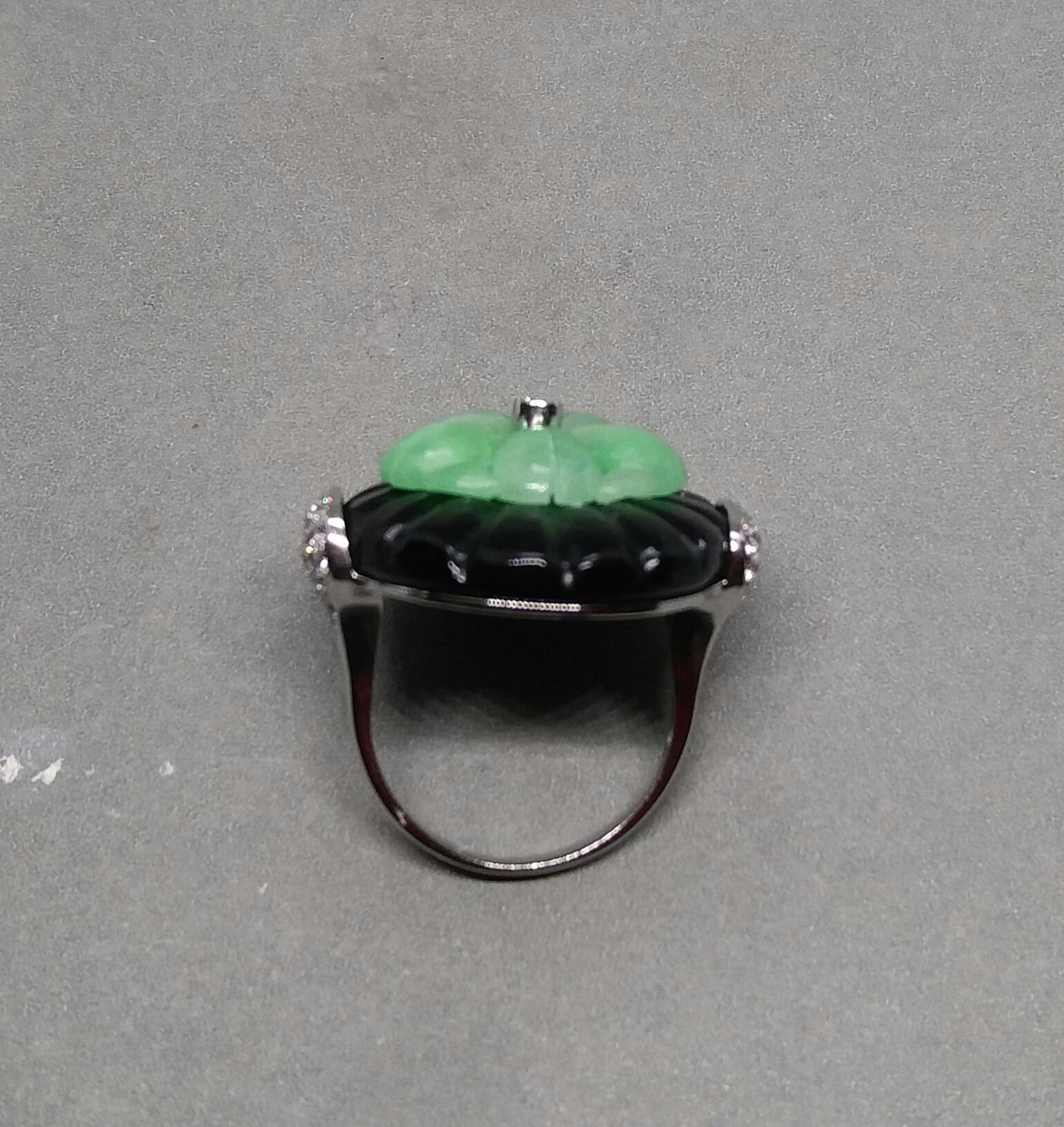 Art Deco Style Carved Jade and Black Onyx 14k White Gold Diamonds Cocktail Ring In New Condition For Sale In Bangkok, TH