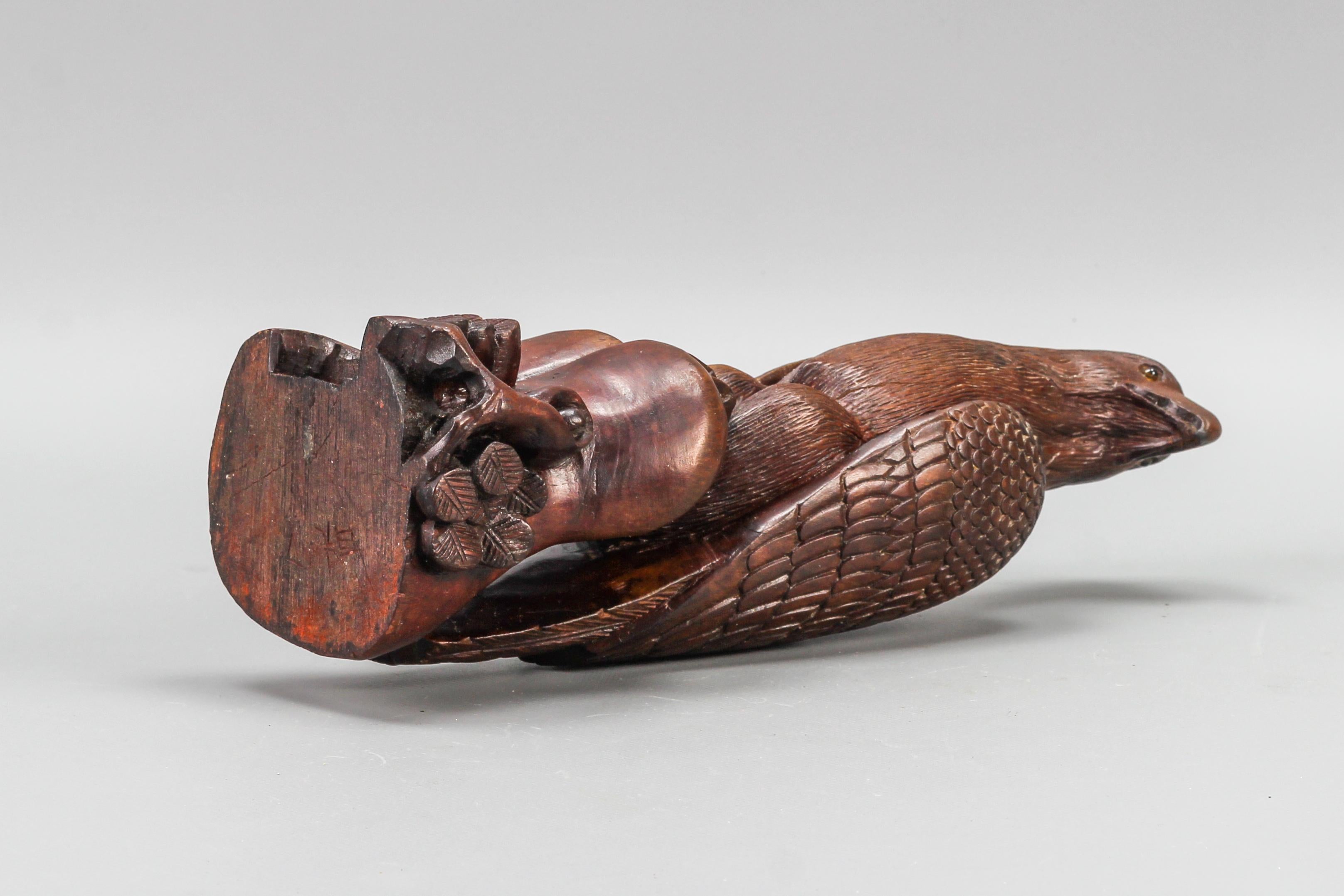 Geschnitzte Holzskulptur eines Adlers im Art-déco-Stil mit Glasaugen aus Holz im Angebot 6