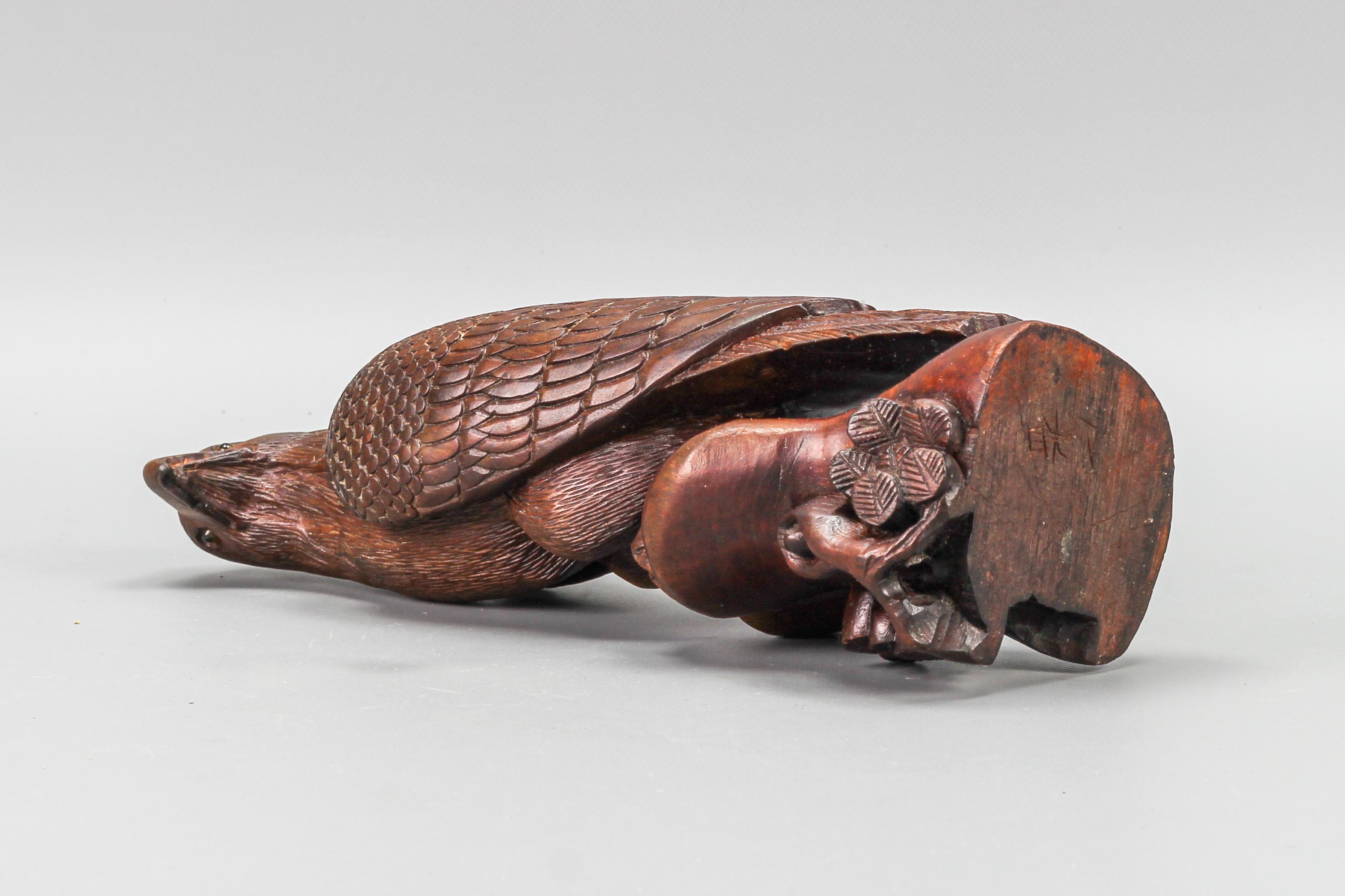 Geschnitzte Holzskulptur eines Adlers im Art-déco-Stil mit Glasaugen aus Holz im Angebot 8