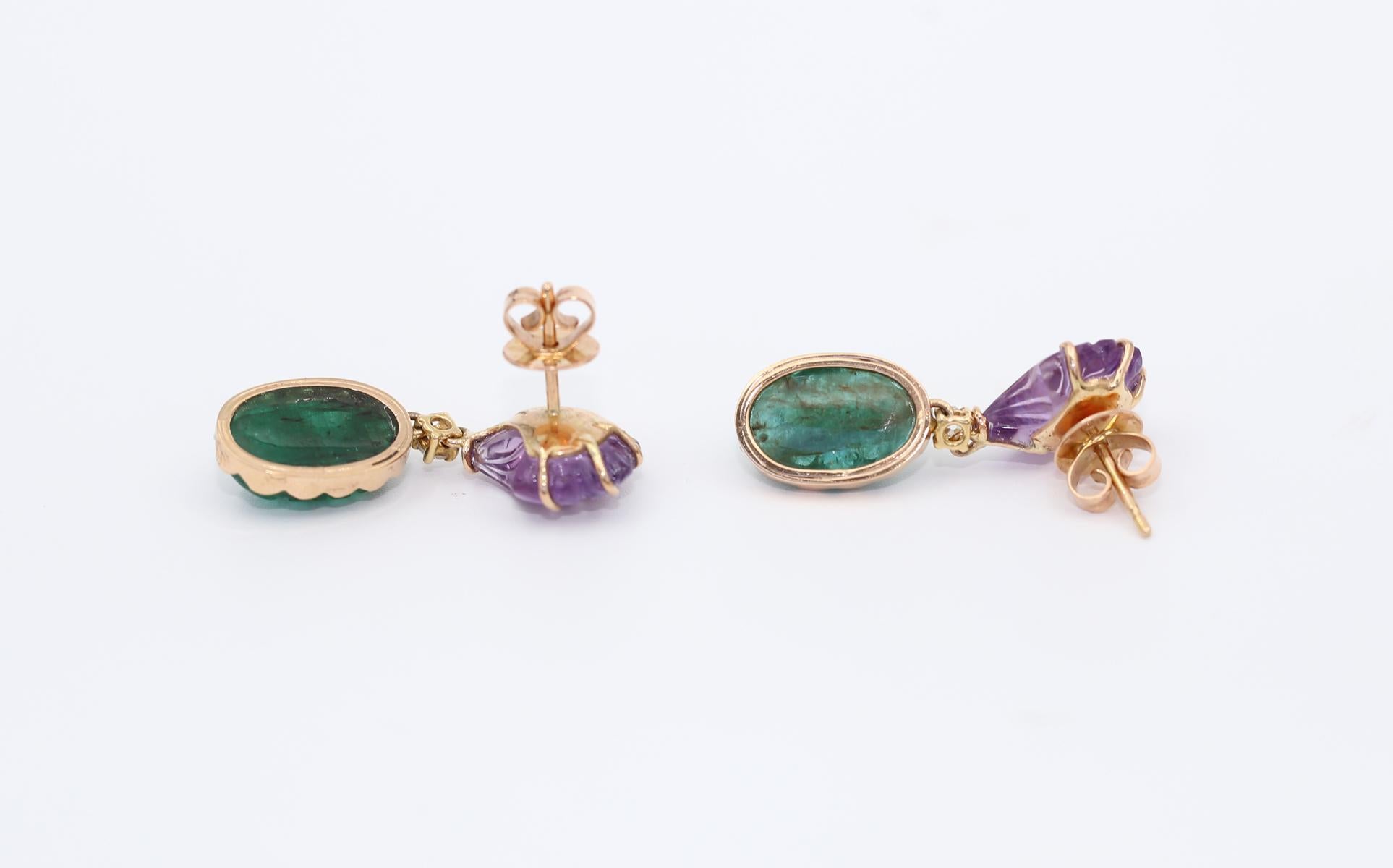 Art Deco Style Carved Zambian Emerald Amethyst Earrings 18K Gold, 1975 In Good Condition For Sale In Herzelia, Tel Aviv