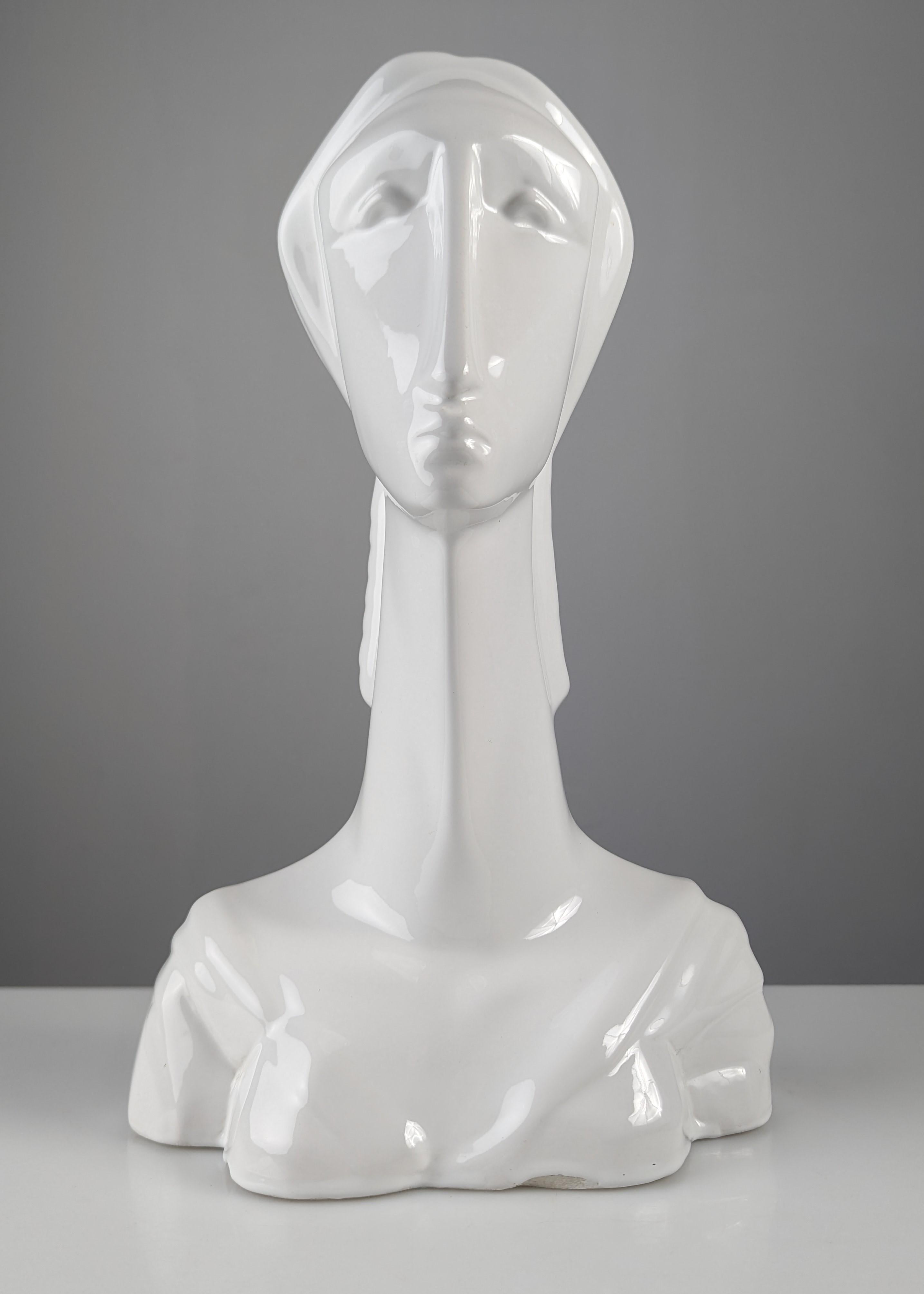 20ième siècle Buste de femme en céramique de style Art déco en vente