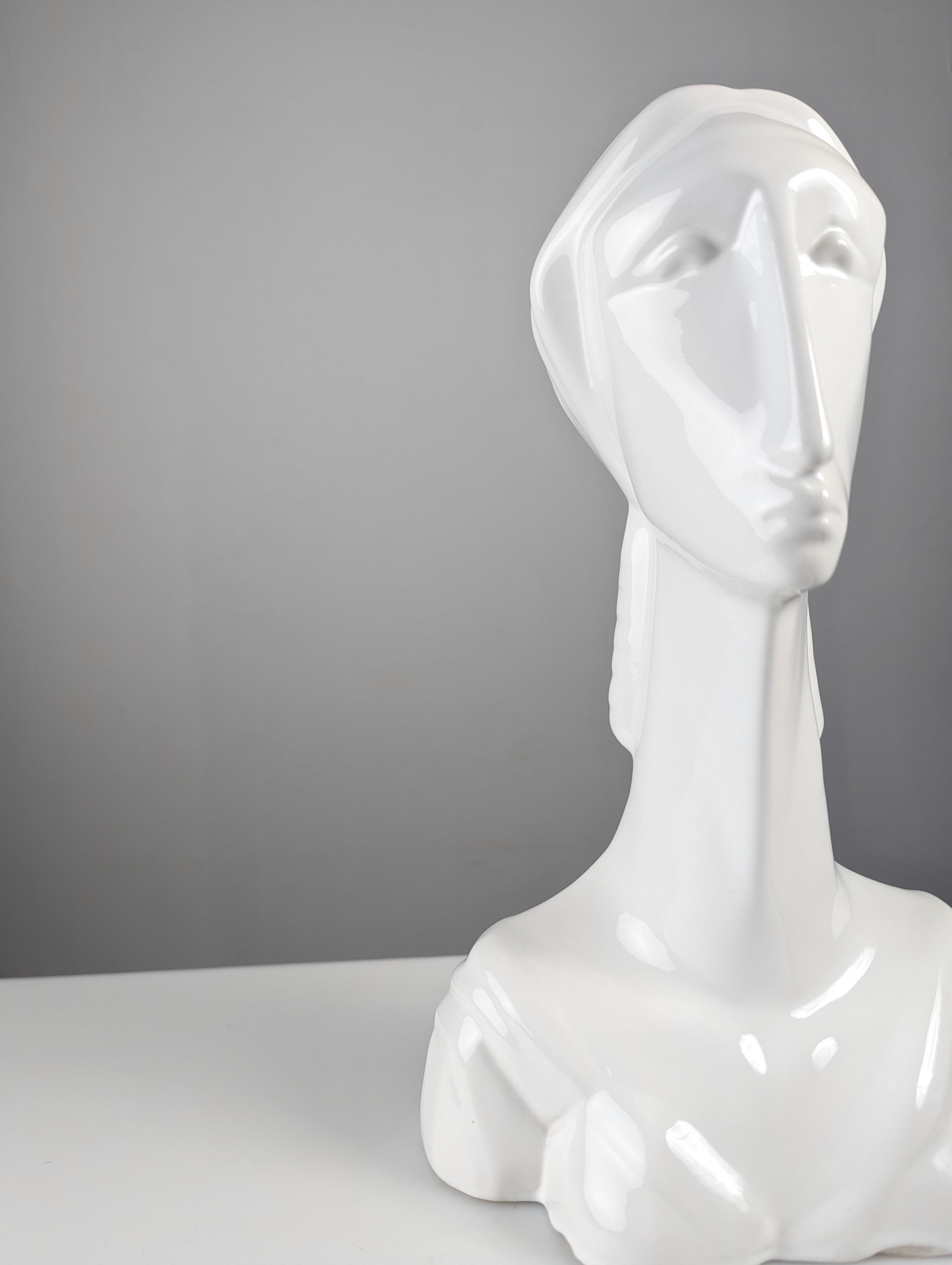 Buste de femme en céramique de style Art déco en vente 1