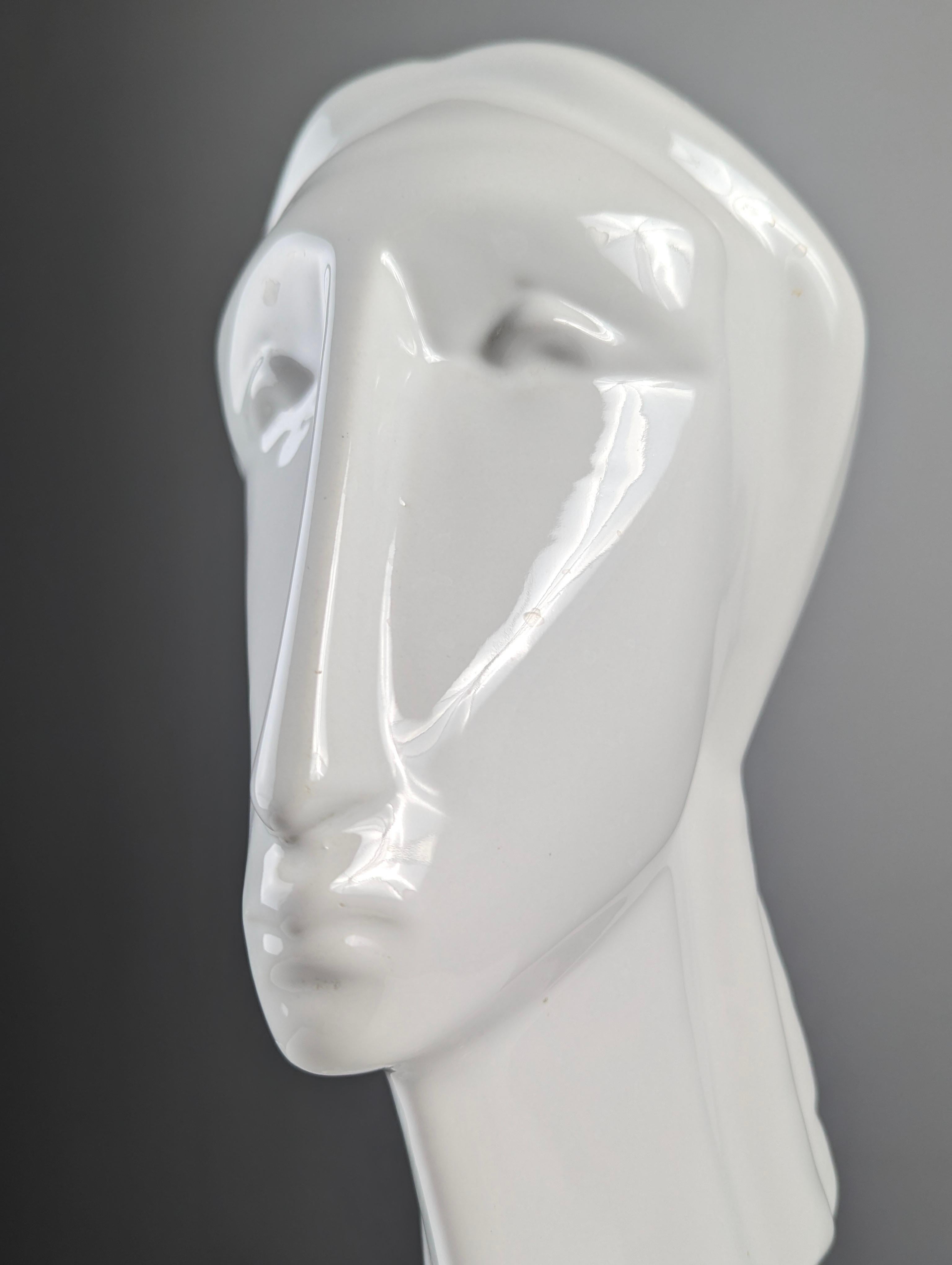 Buste de femme en céramique de style Art déco en vente 3