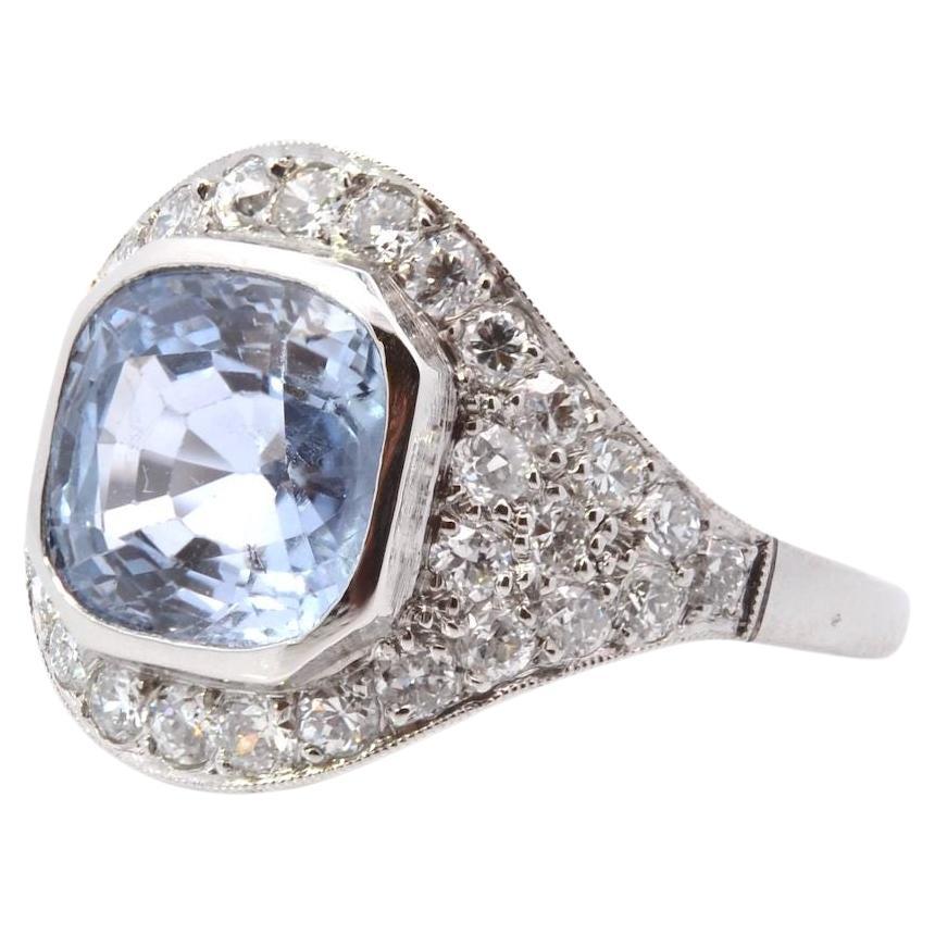 Ring mit Ceylan-Saphir und Diamanten im Art-déco-Stil