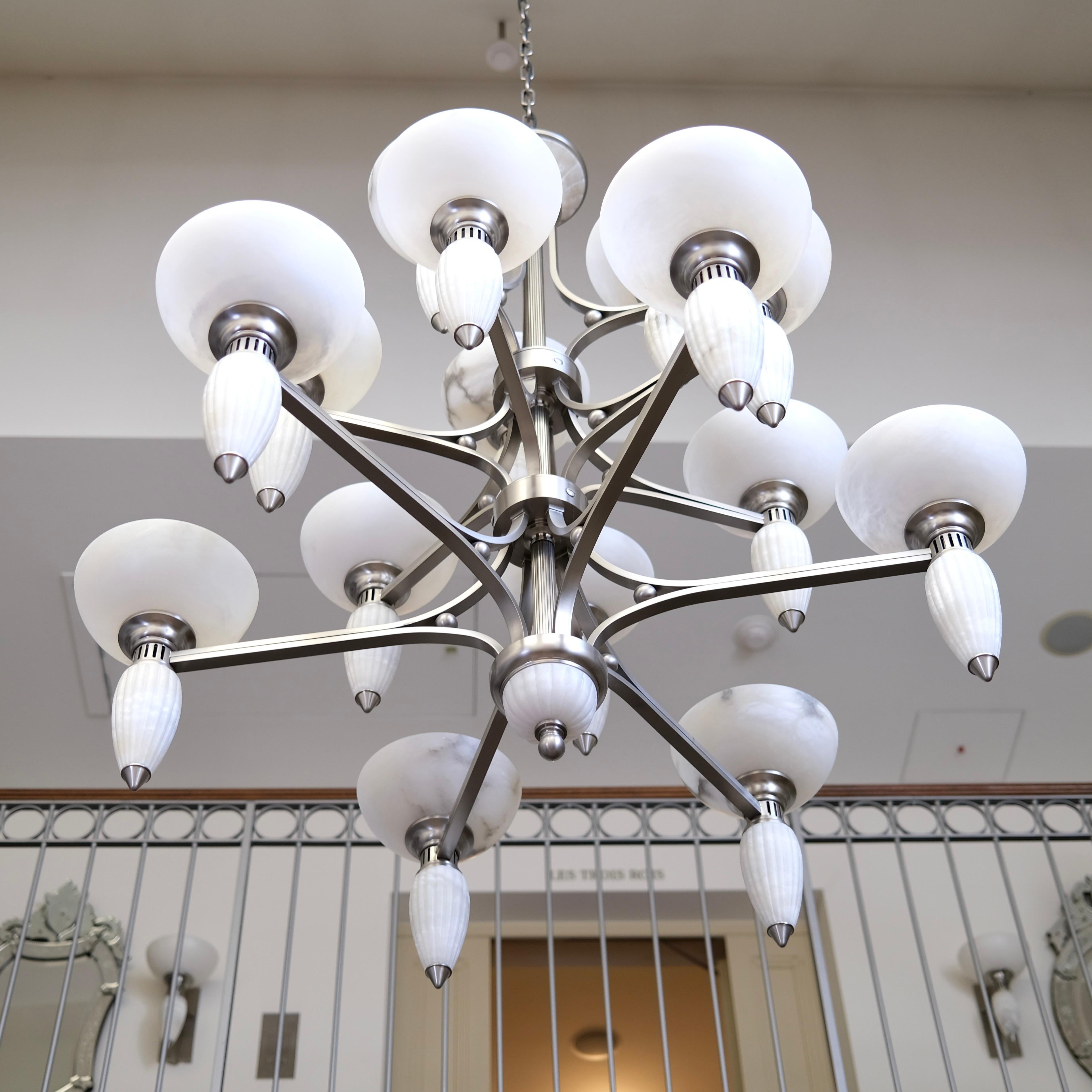 20th Century 15-Arm Art Deco Style Chandelier with Alabaster Bowls and Illuminated Cones For Sale