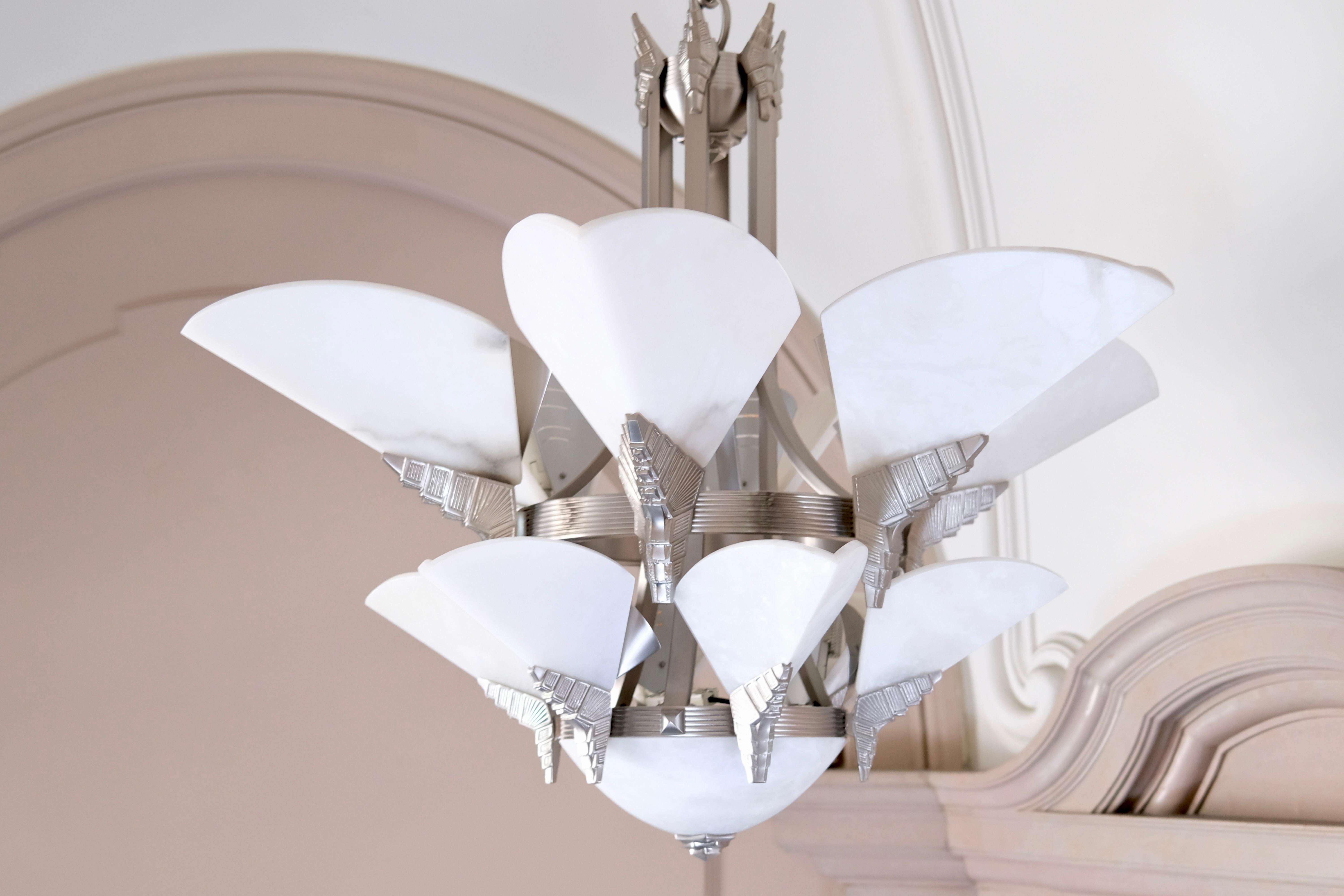 Art Deco Style Chandelier with Beak shaped Alabaster Bowls and Silver Matt Metal For Sale 9