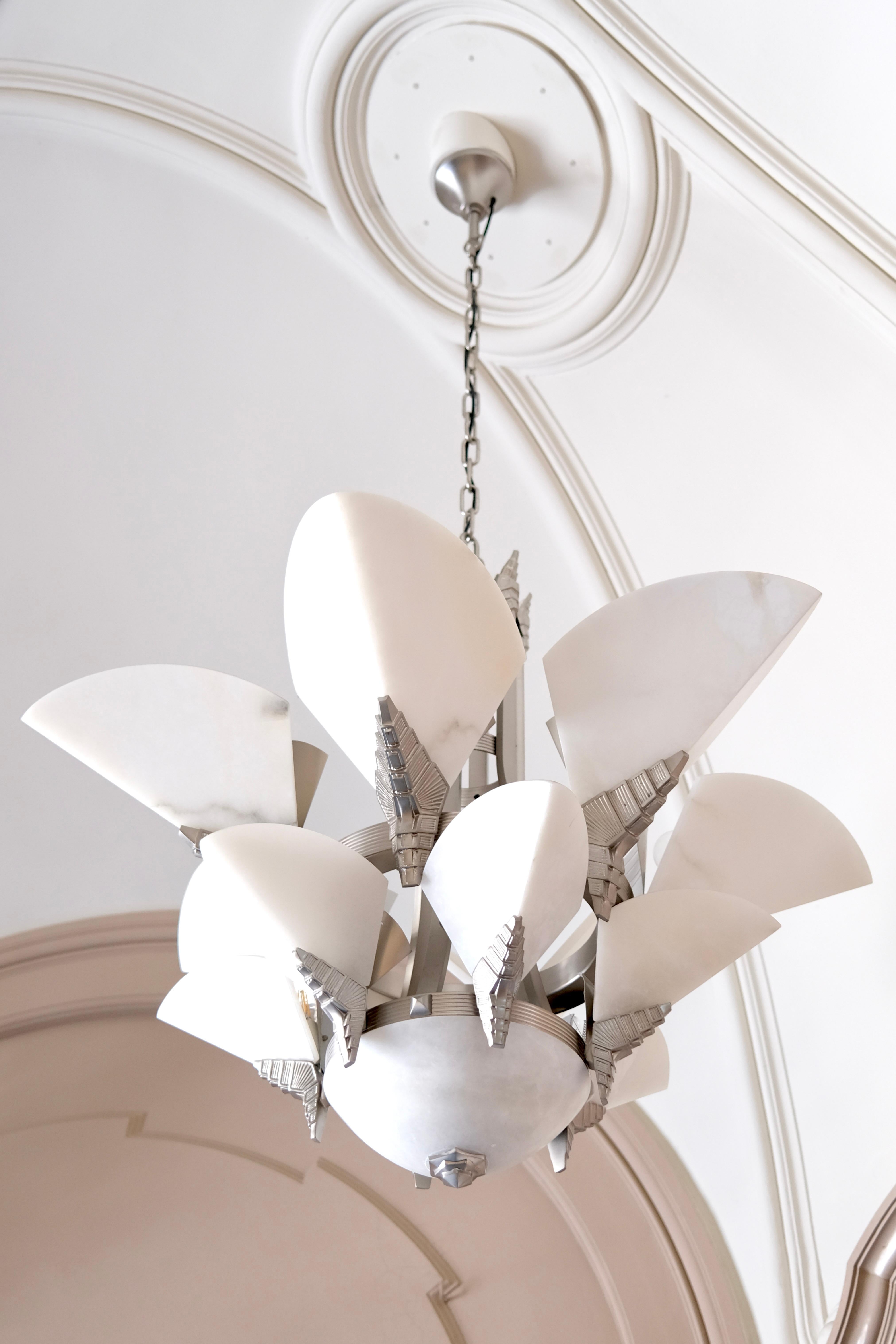Art Deco Style Chandelier with Beak shaped Alabaster Bowls and Silver Matt Metal For Sale 10