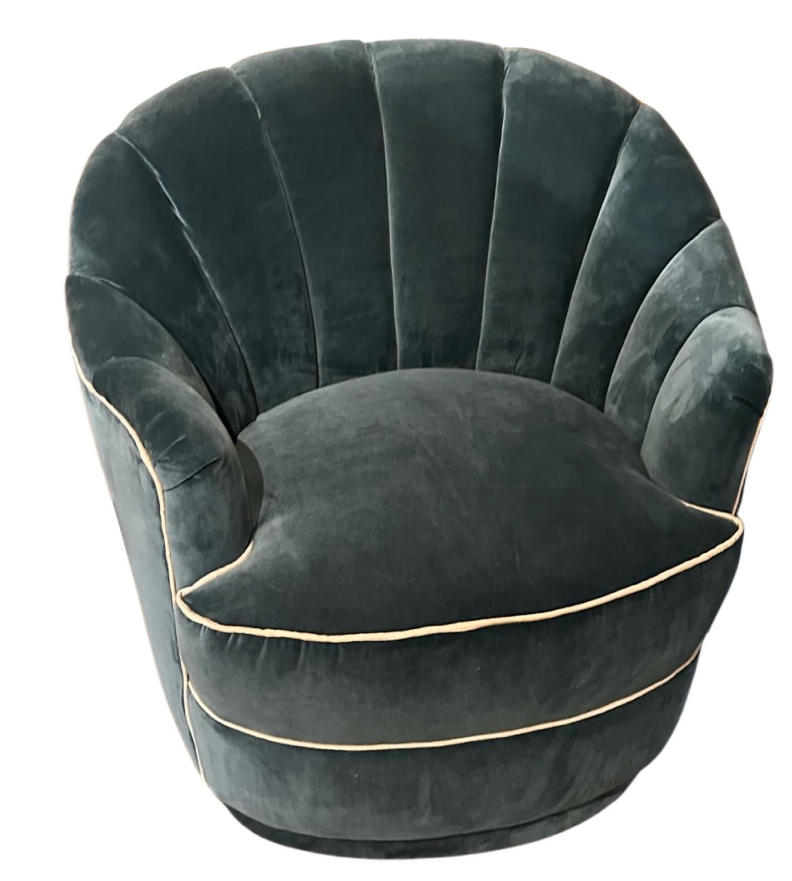 Art Deco Stil Kanal zurück gepolstert Samt Stühle auf Rollen (Art déco) im Angebot