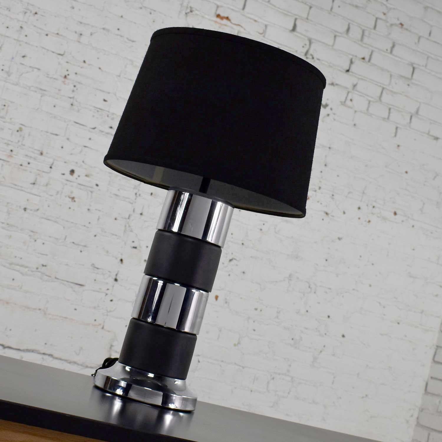 Vintage Art Deco Style Chrome & Black Horizontal Stripe Cylindrical Table Lamp  For Sale 2