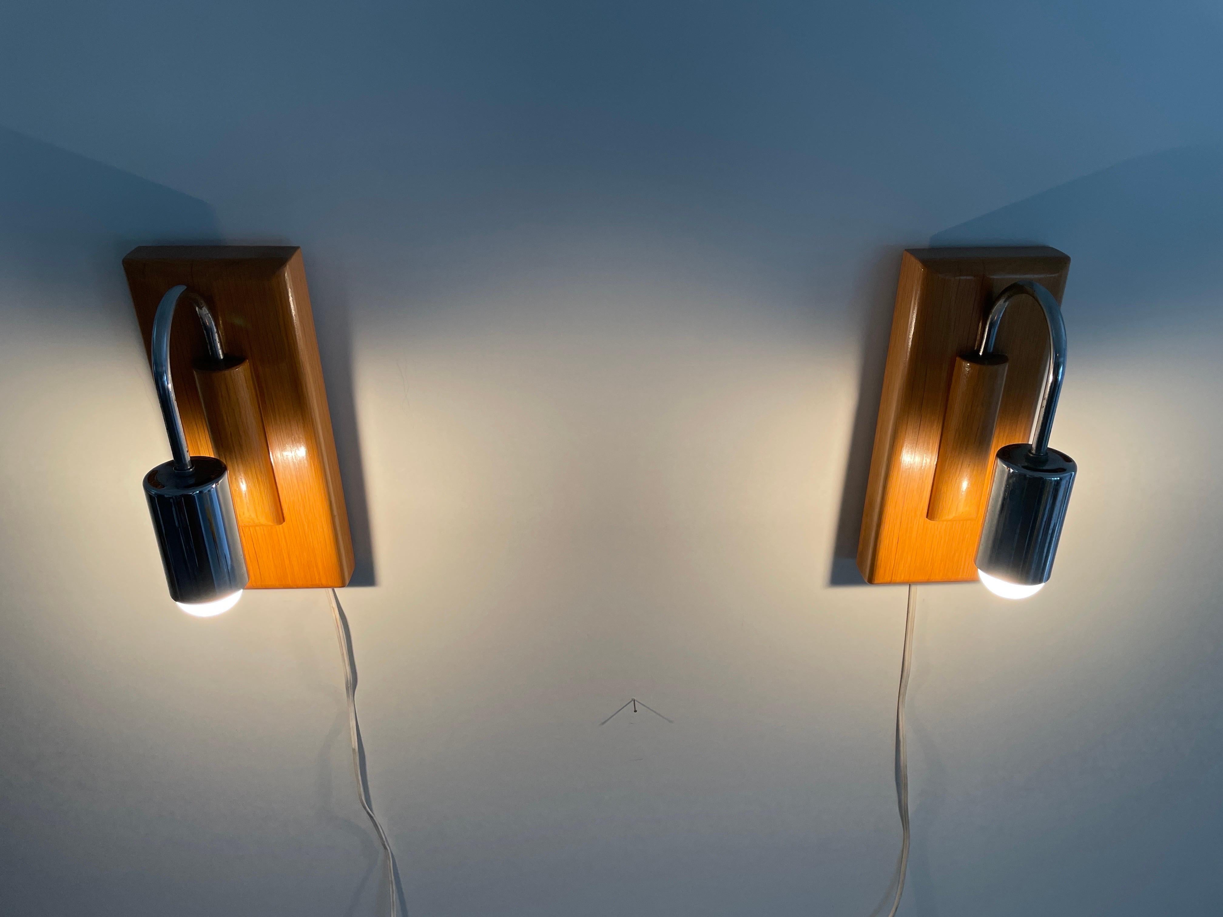 Paire d'appliques de style Art déco en chrome et bois, années 1960, Italie en vente 4