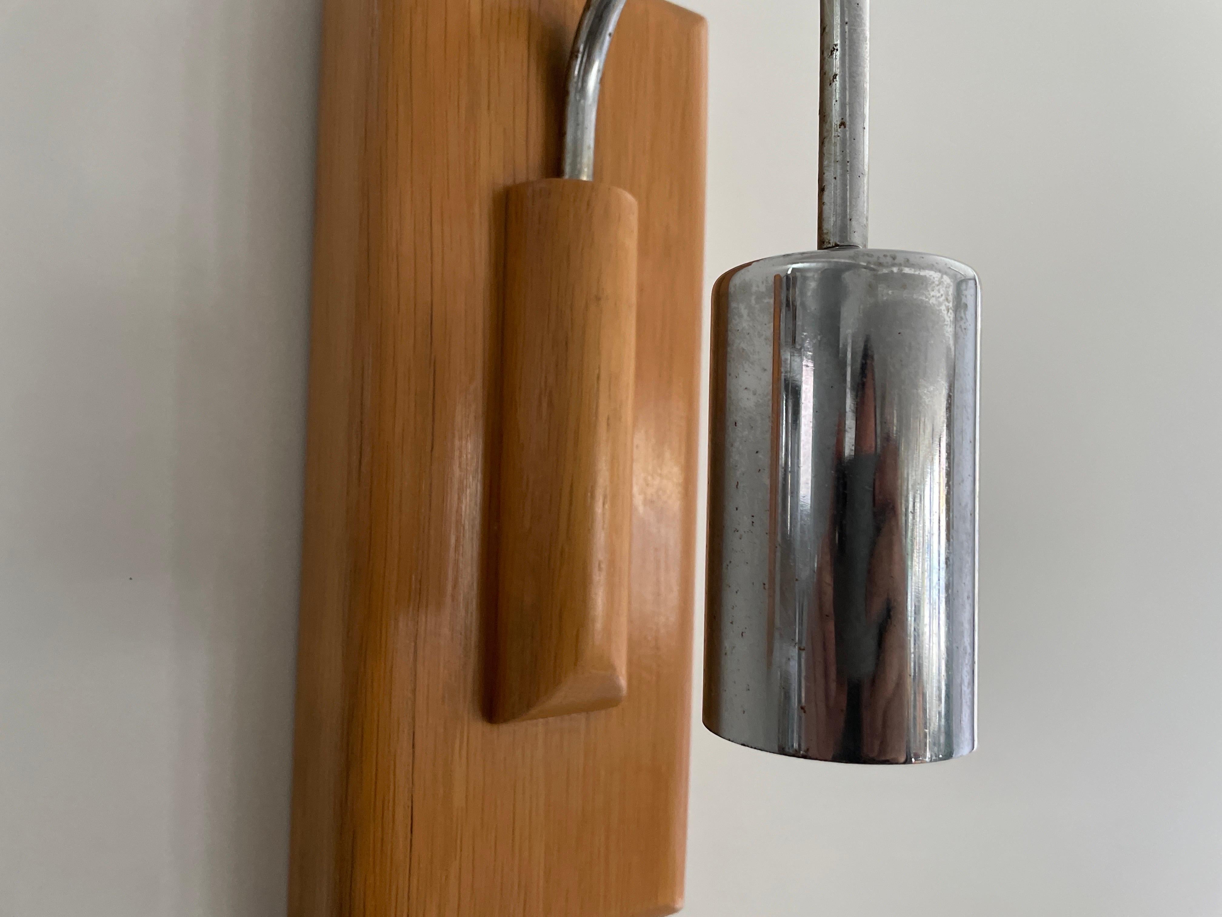 Milieu du XXe siècle Paire d'appliques de style Art déco en chrome et bois, années 1960, Italie en vente