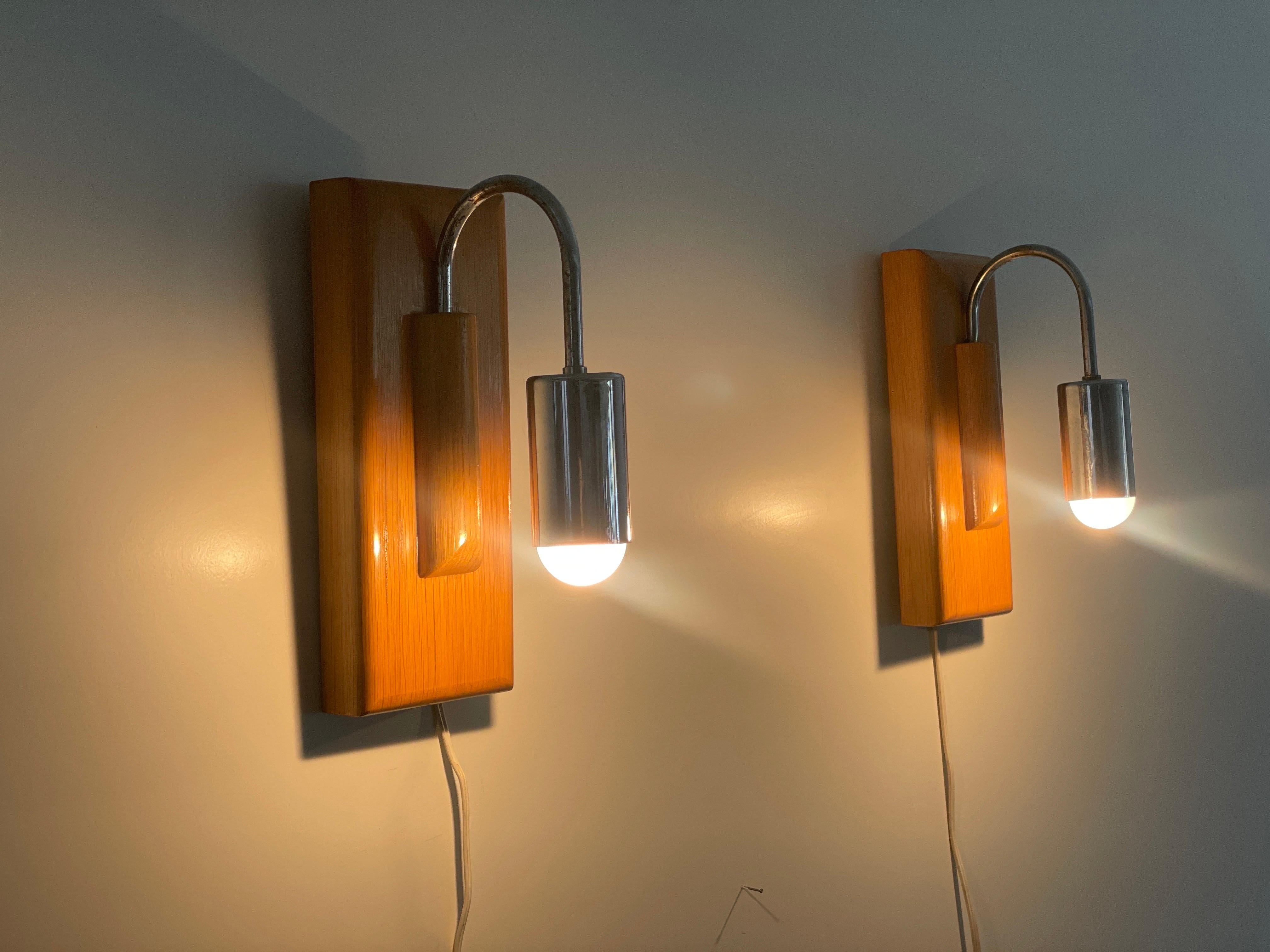 Paire d'appliques de style Art déco en chrome et bois, années 1960, Italie en vente 2