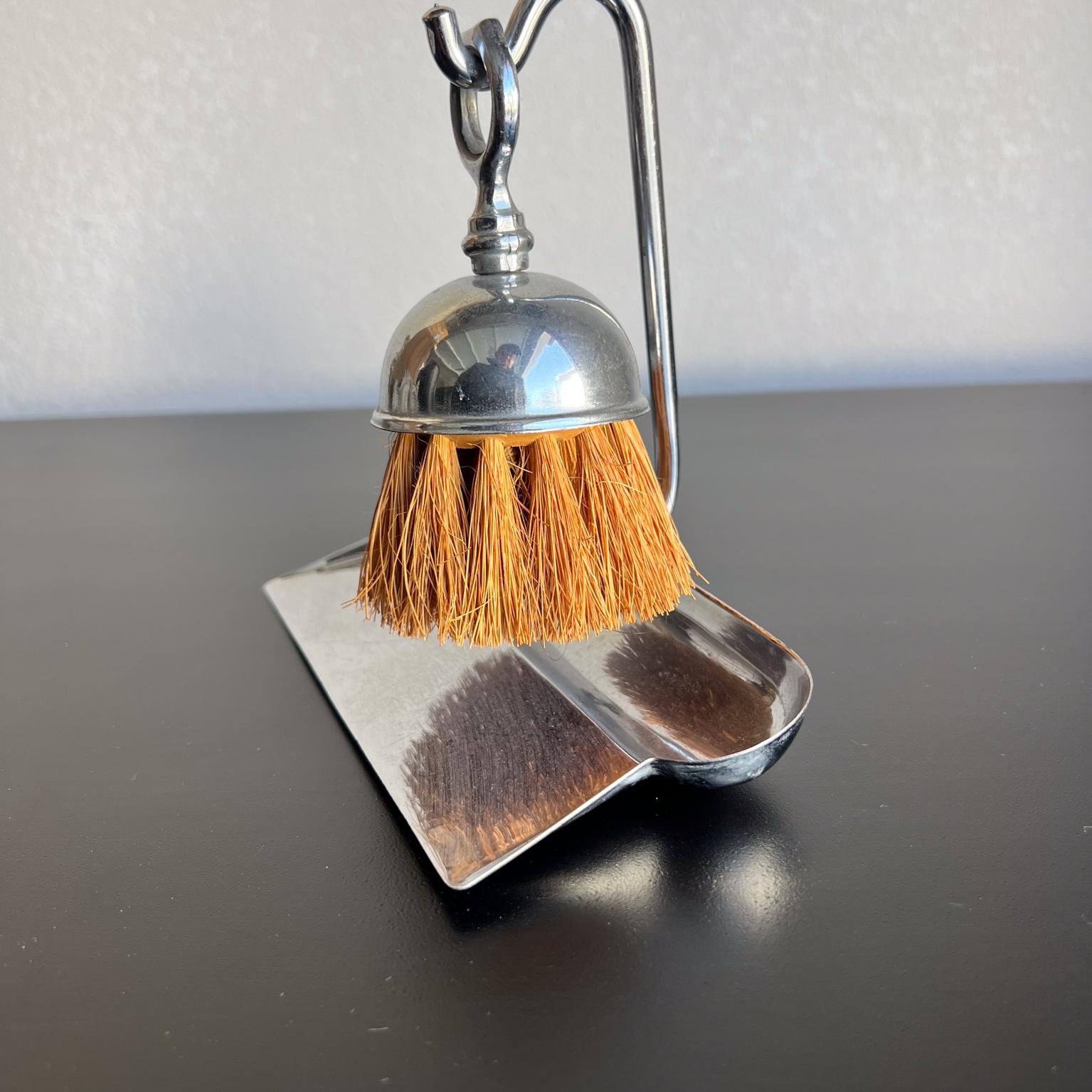 Art Deco Style Chrome Crumb Tray Valet Brush Set In Good Condition In Chula Vista, CA