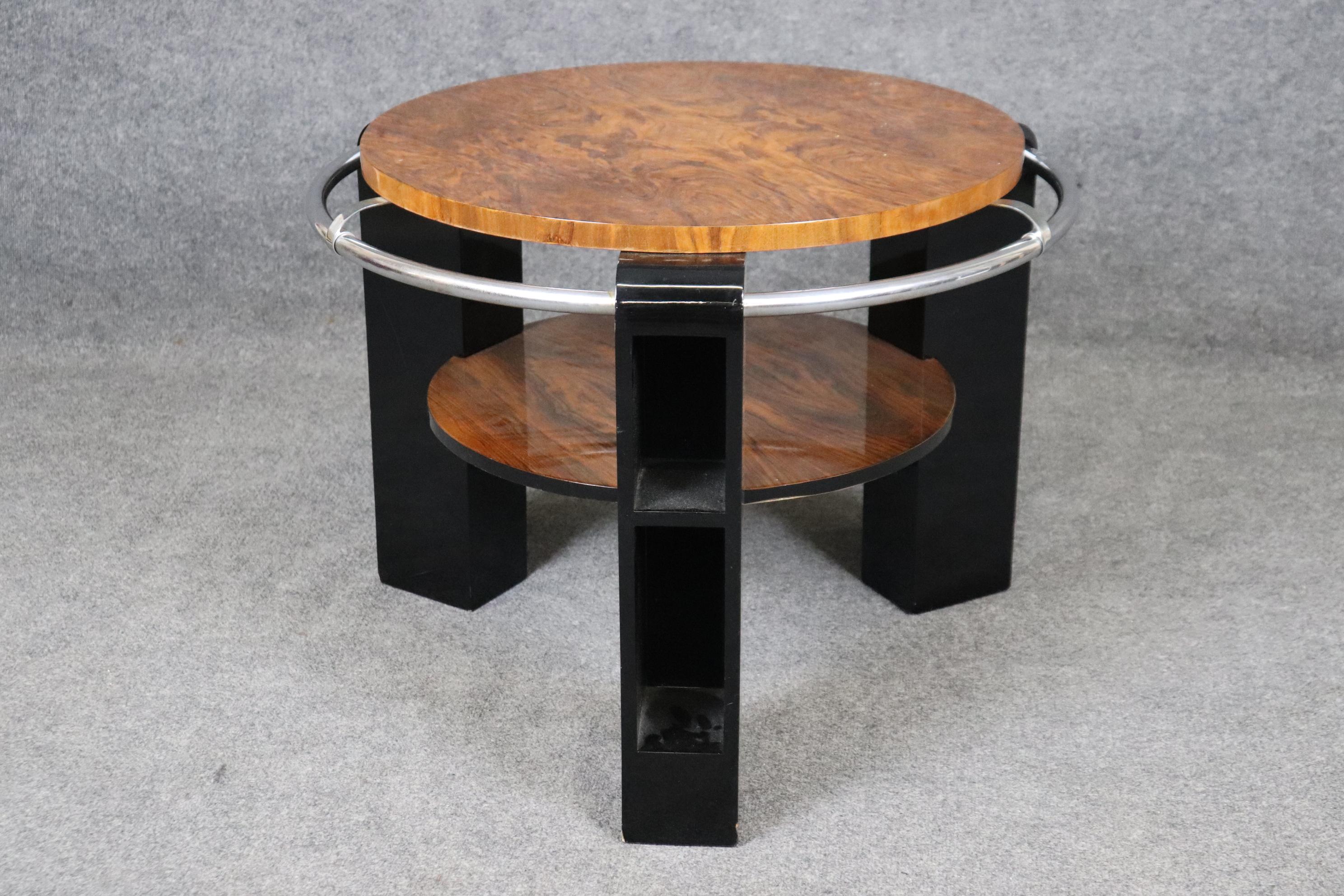 Art Deco Stil Circassian Nussbaum und Ebonized Lack Center Couchtisch (Art déco) im Angebot