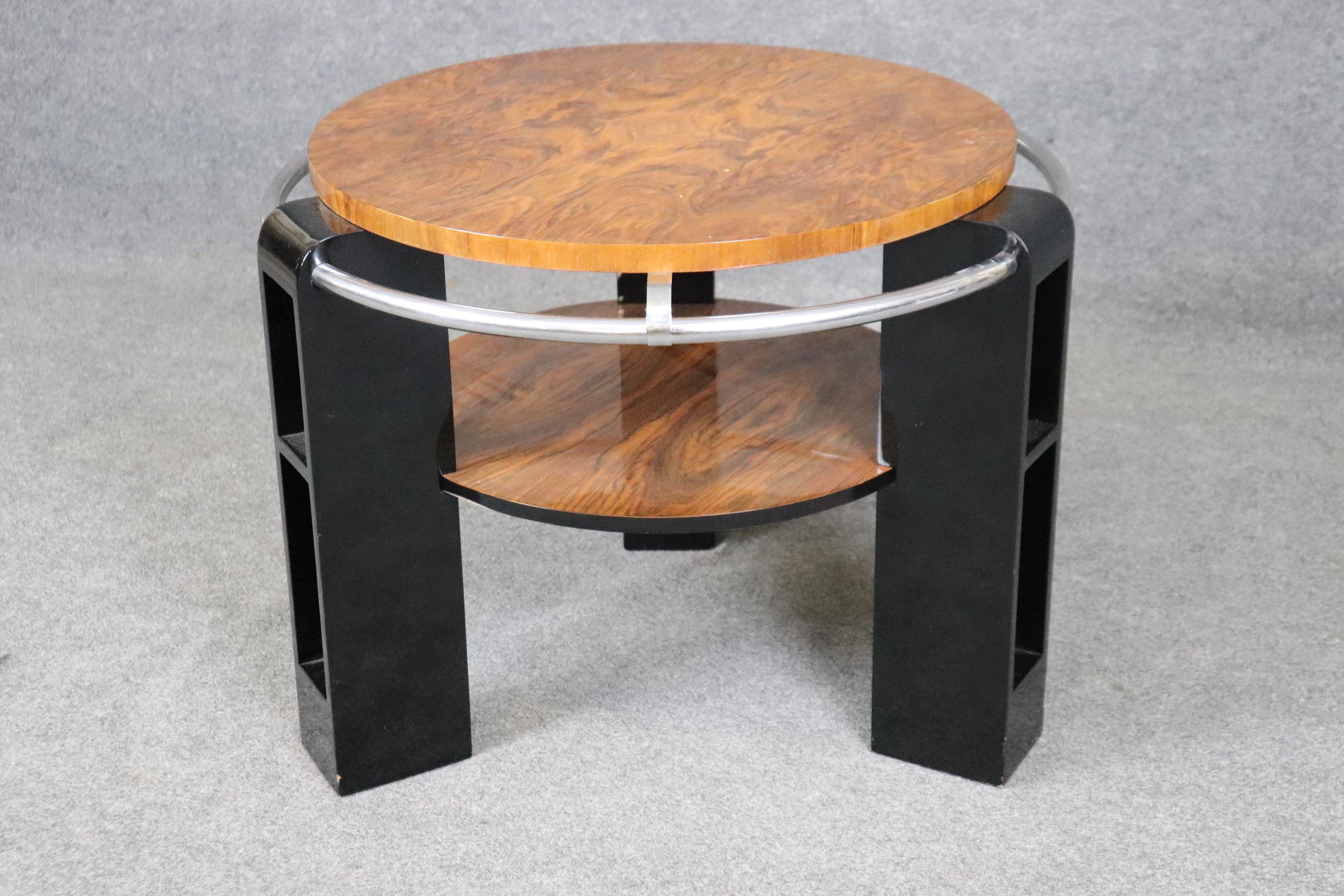 Art Deco Stil Circassian Nussbaum und Ebonized Lack Center Couchtisch (Französisch) im Angebot
