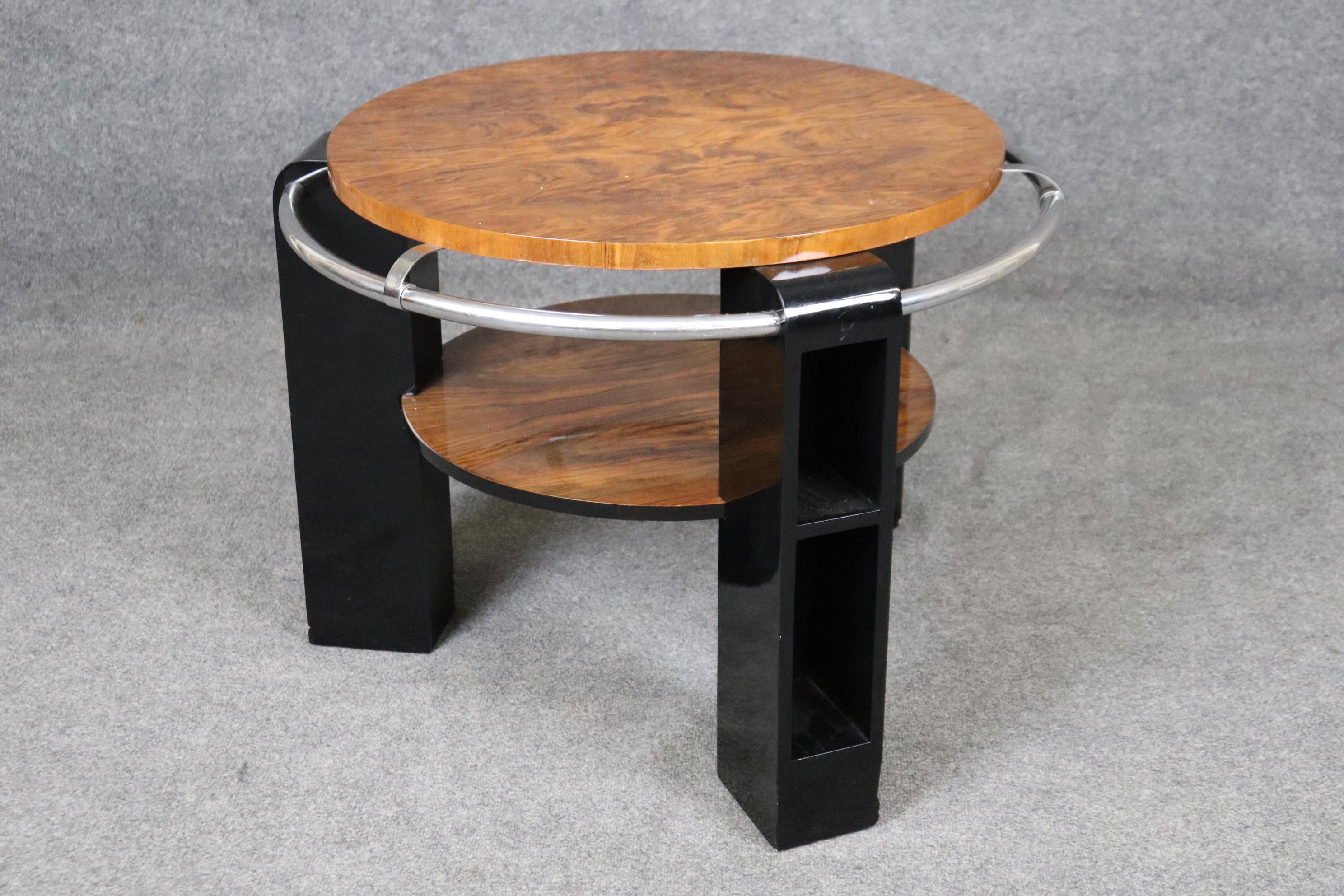 Art Deco Stil Circassian Nussbaum und Ebonized Lack Center Couchtisch im Zustand „Gut“ im Angebot in Swedesboro, NJ