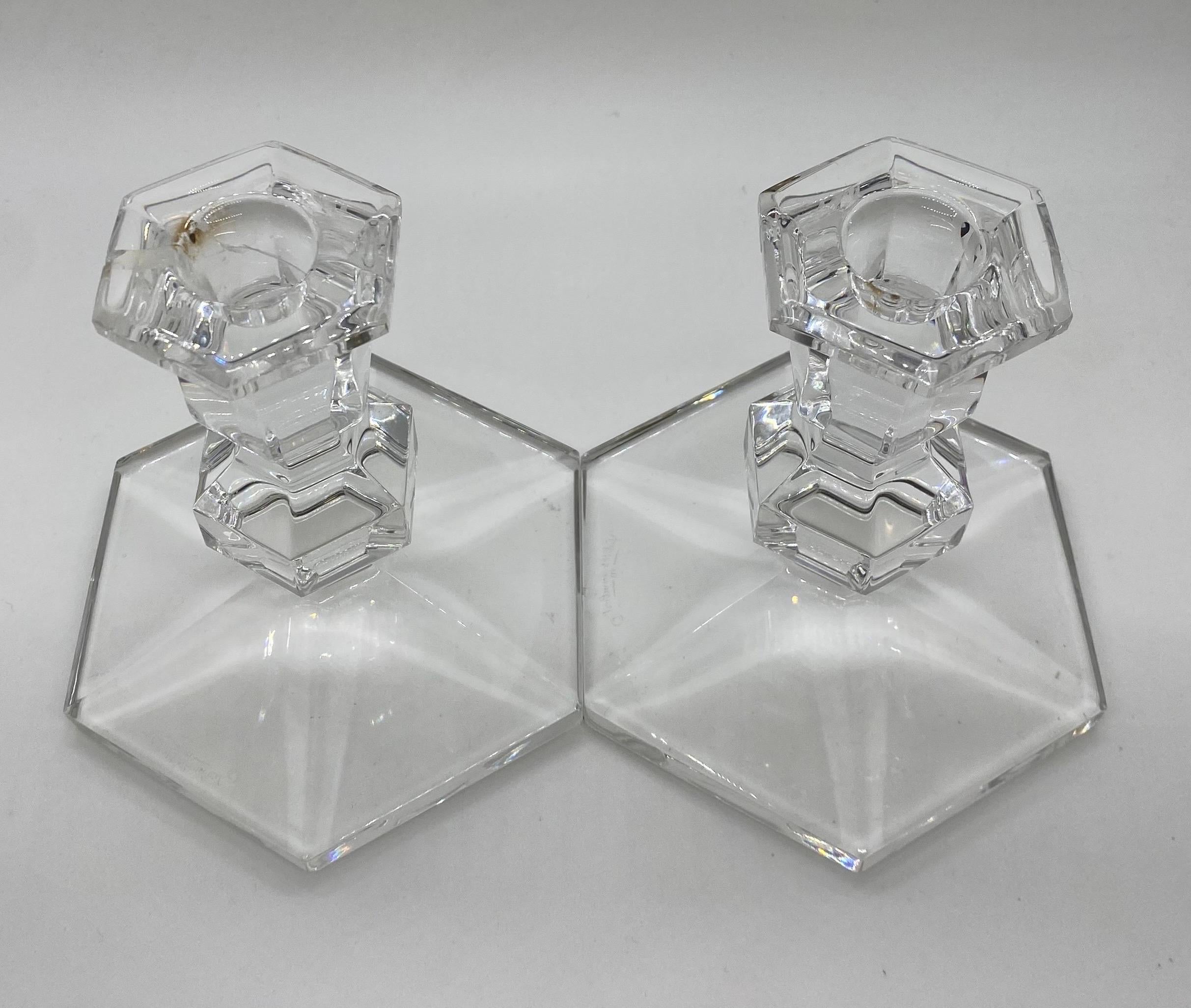 Kerzenhalter aus klarem Kristall im Art-Déco-Stil, ein Paar  (Art déco) im Angebot