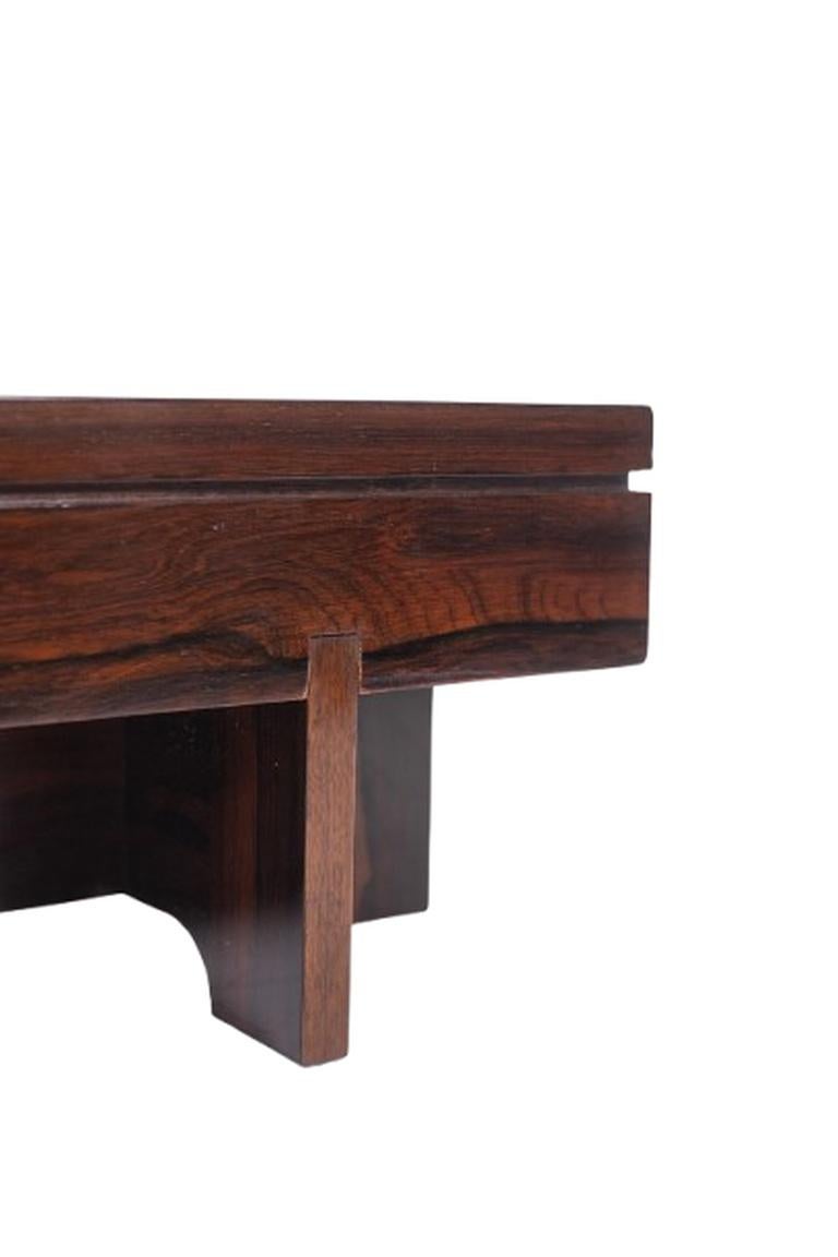 Couchtisch im Art Deco-Stil aus Palisanderholz. 1970s. (Ende des 20. Jahrhunderts) im Angebot
