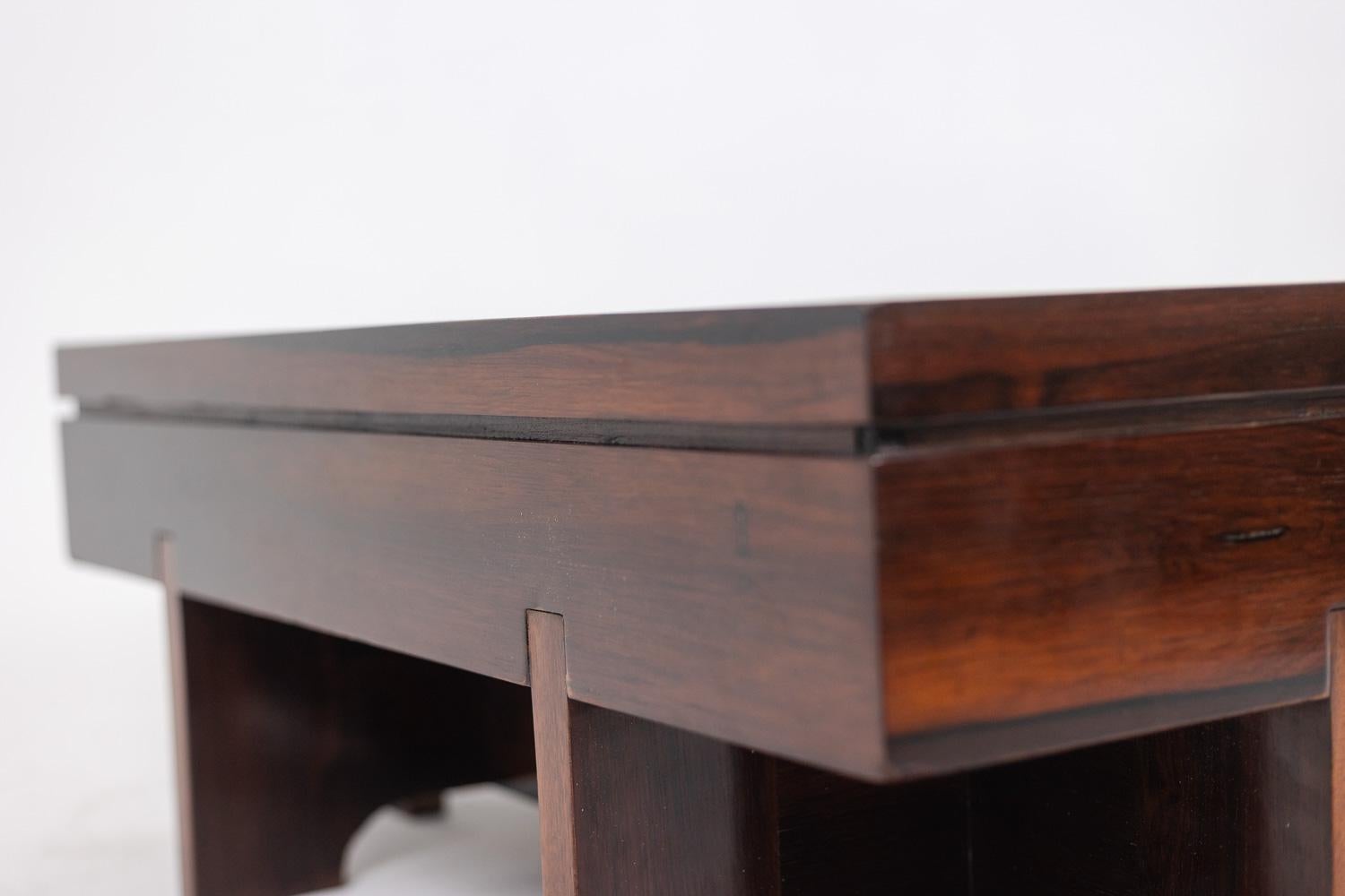Couchtisch im Art Deco-Stil aus Palisanderholz. 1970s. im Angebot 2