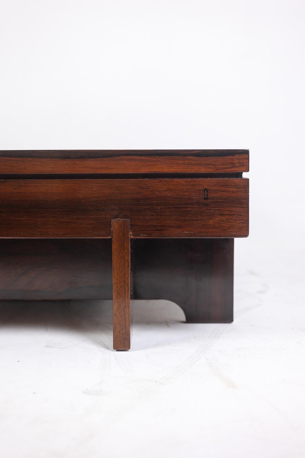 Table basse de style Art Déco en bois de rose. 1970s. en vente 2