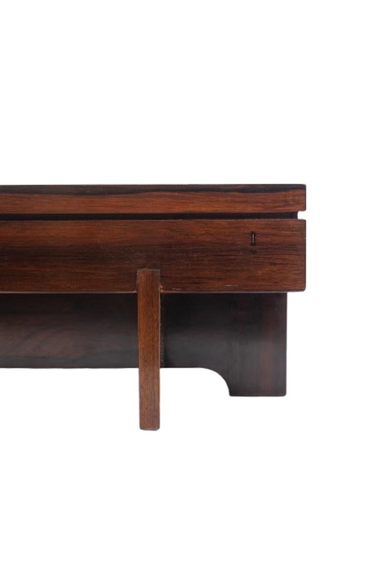 Couchtisch im Art Deco-Stil aus Palisanderholz. 1970s. im Angebot 3