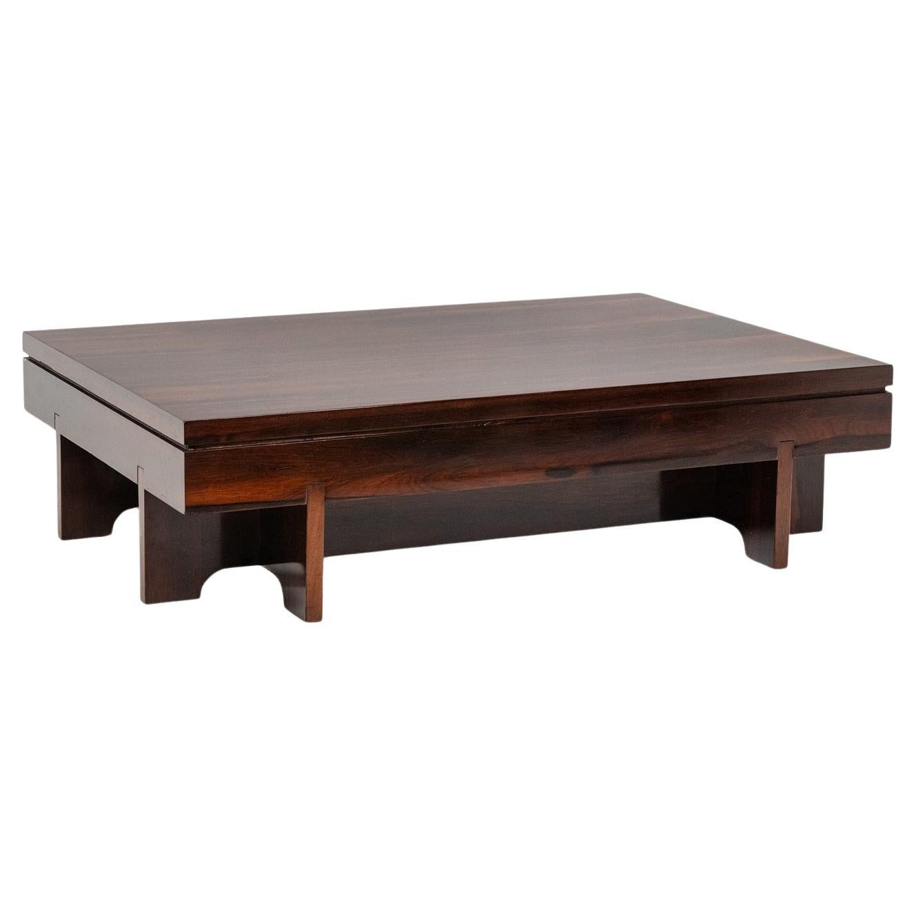 Couchtisch im Art Deco-Stil aus Palisanderholz. 1970s. im Angebot
