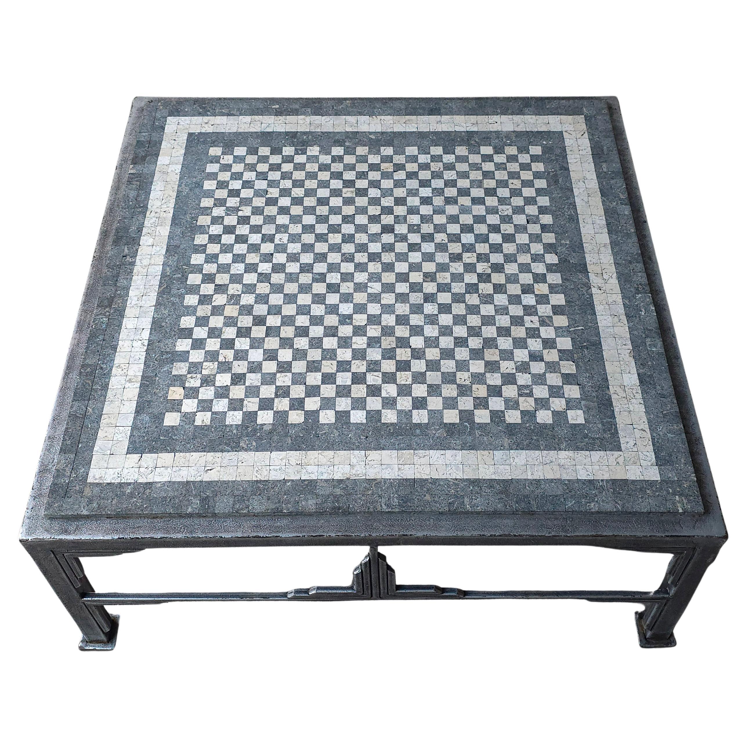 Tavolino da caffè in stile Art Déco con piano in mosaico a scacchiera in vendita