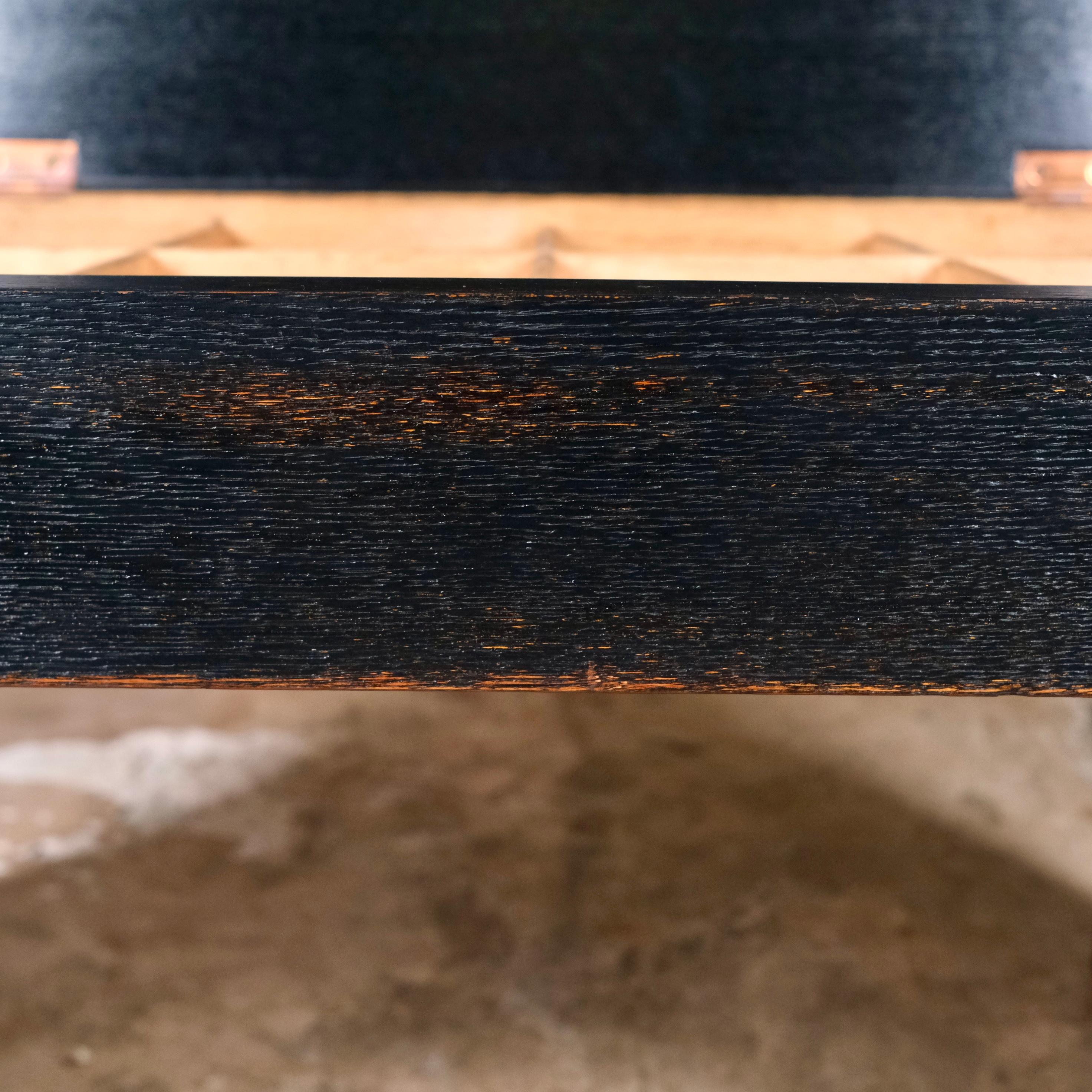 Table basse de style Art déco avec boîte à cigares, dans le style de Jean Dunand, France en vente 12