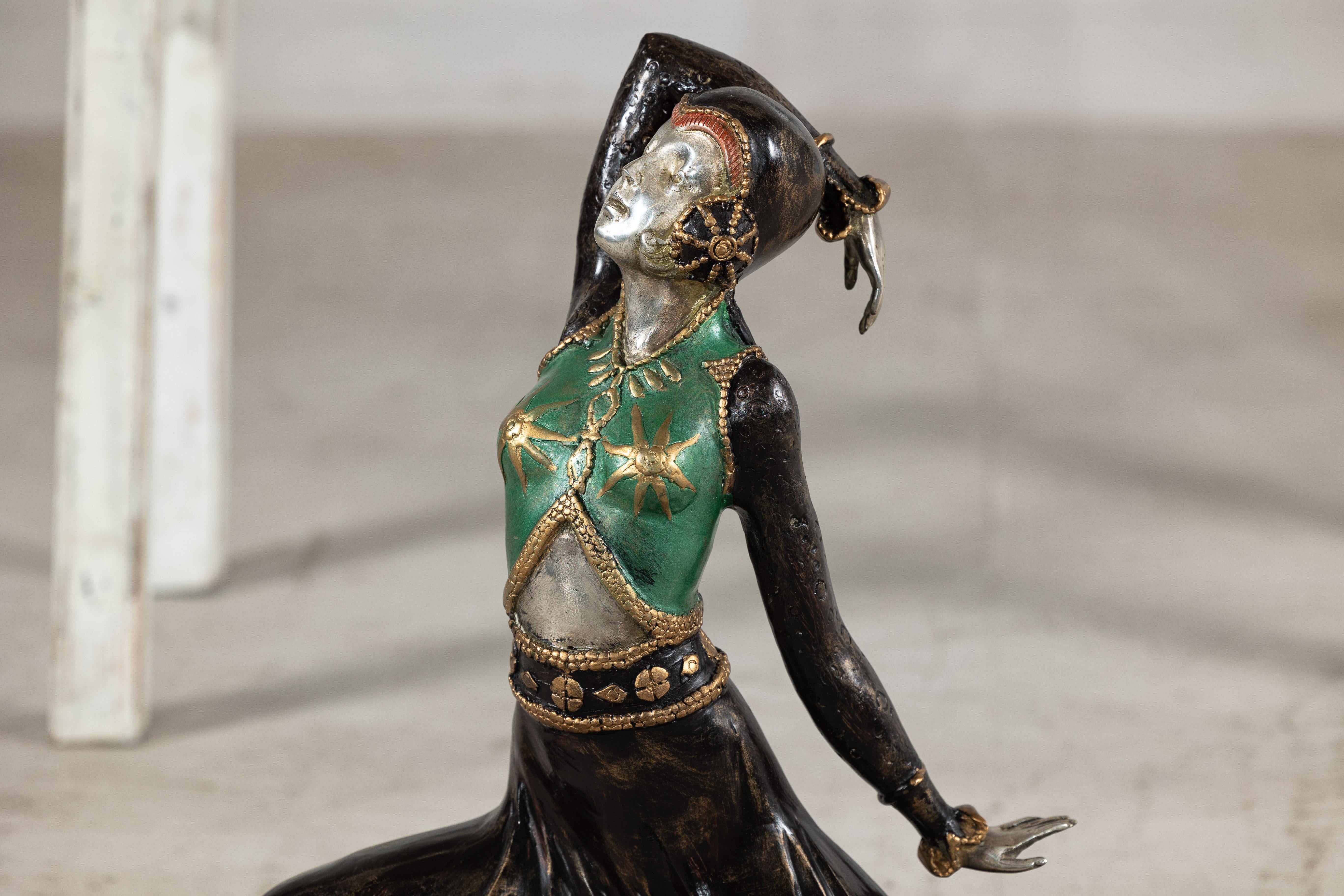 Sculpture de danseuse peinte à froid de style Art déco d'après Demetre Chiparus en vente 4