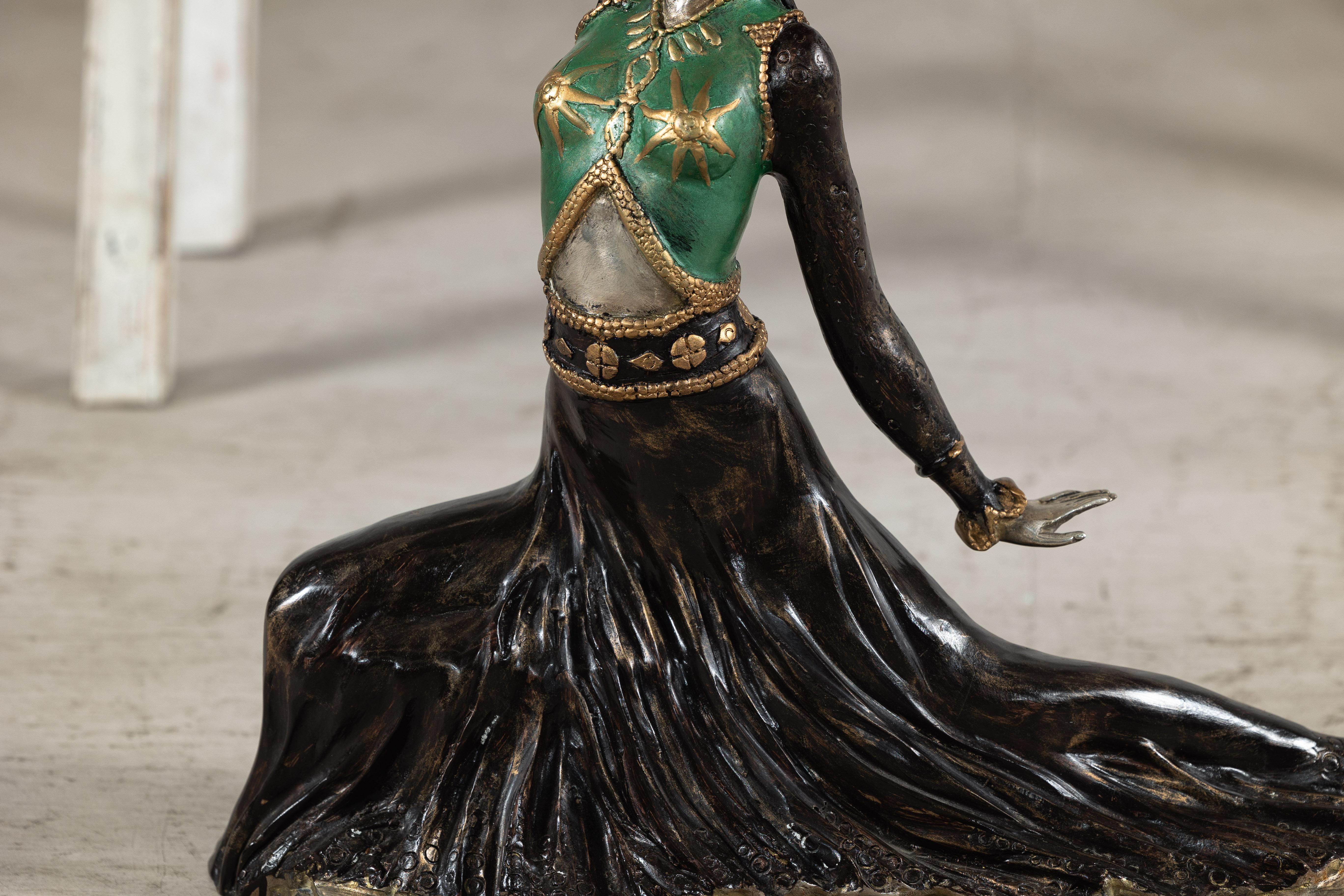 Sculpture de danseuse peinte à froid de style Art déco d'après Demetre Chiparus en vente 5
