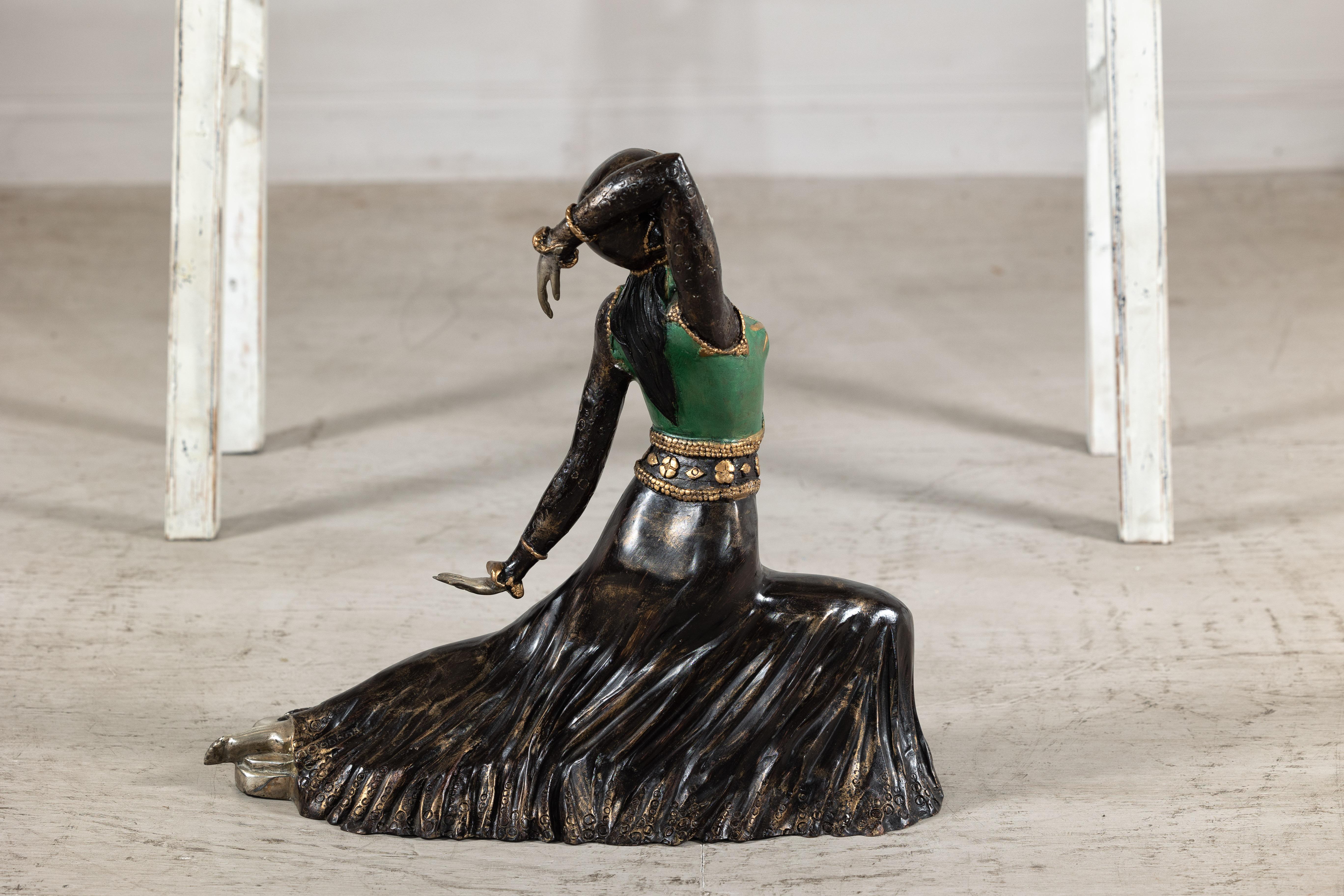 Sculpture de danseuse peinte à froid de style Art déco d'après Demetre Chiparus en vente 7