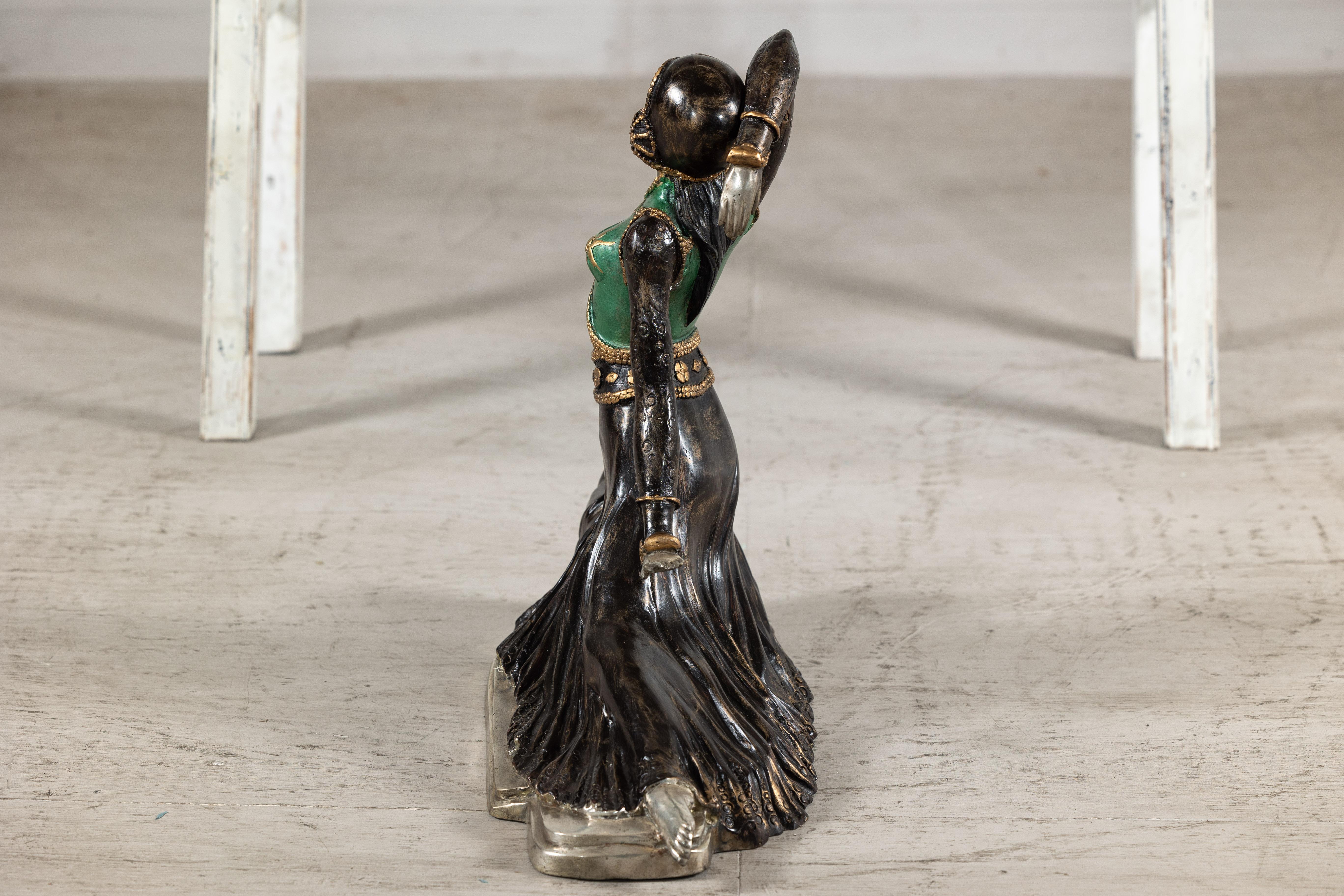 Sculpture de danseuse peinte à froid de style Art déco d'après Demetre Chiparus en vente 8