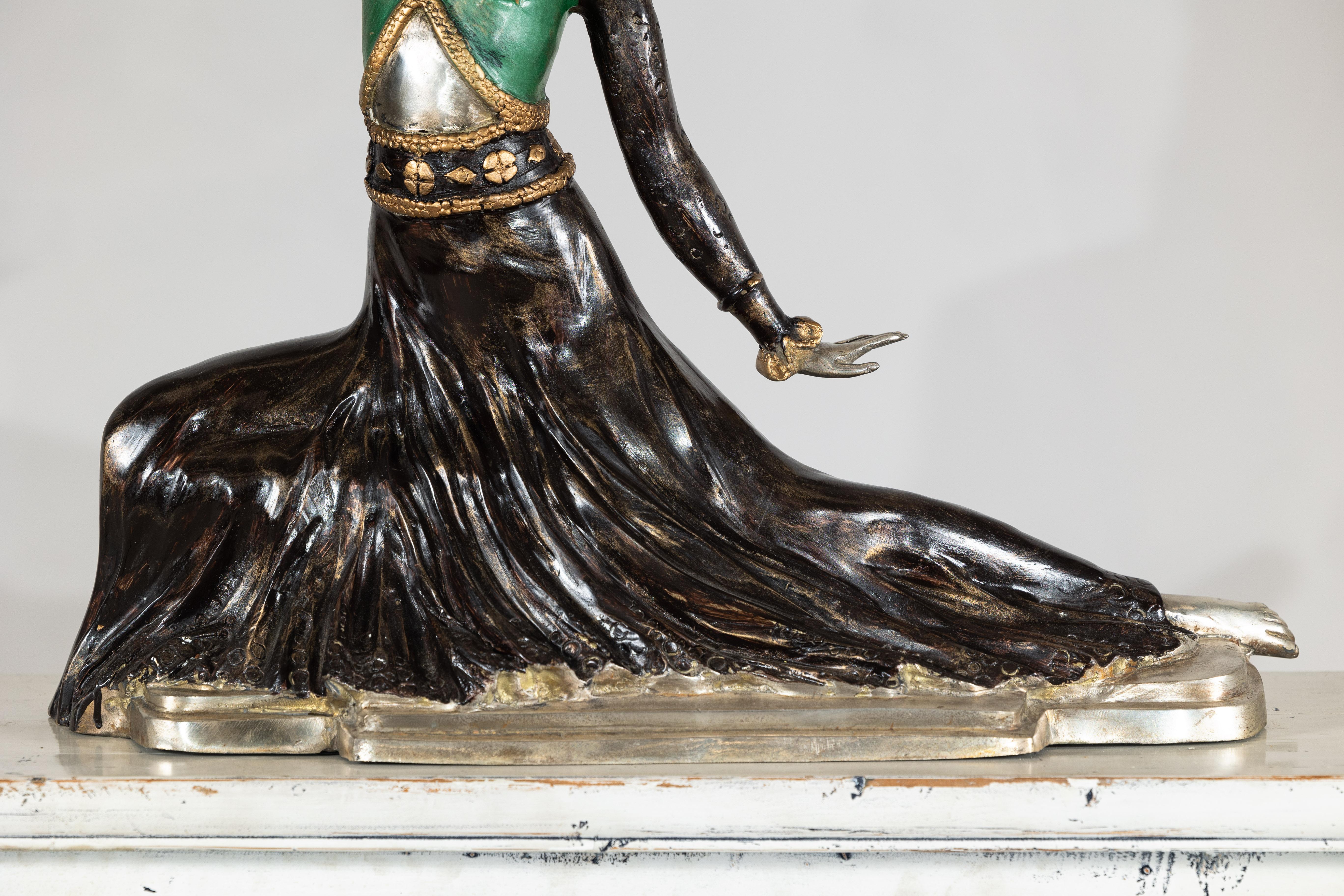 20ième siècle Sculpture de danseuse peinte à froid de style Art déco d'après Demetre Chiparus en vente