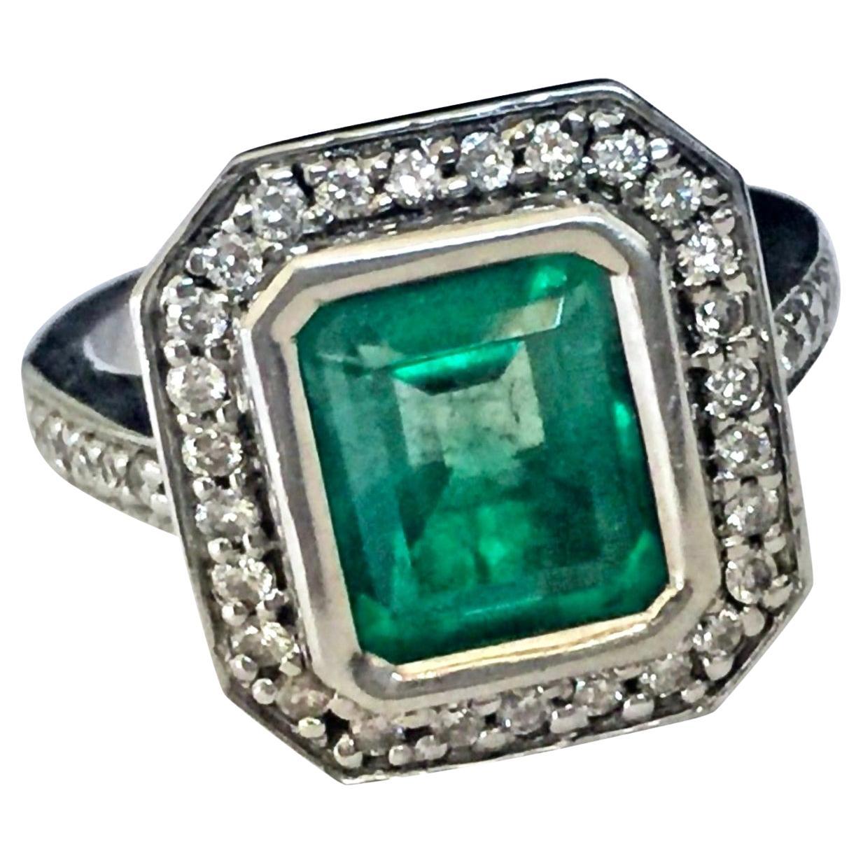 Anello con diamante smeraldo colombiano e oro 18 carati in stile Art Deco