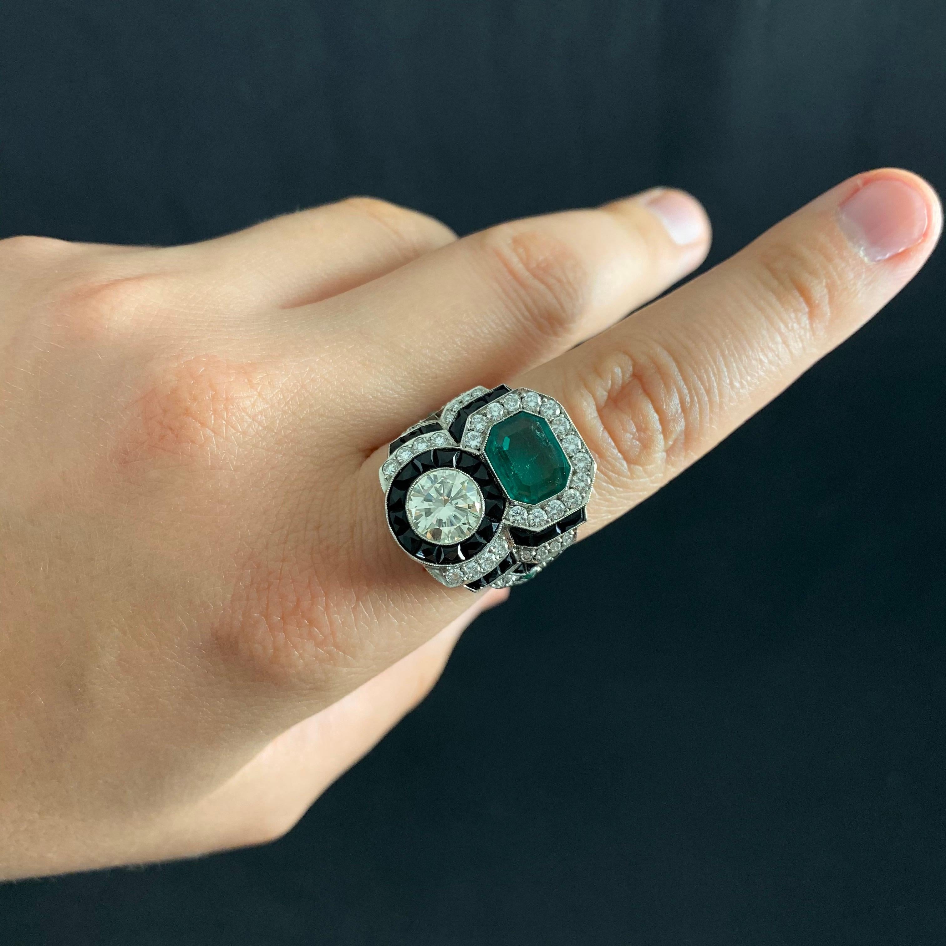 Art Deco Style Colombian Emerald Diamond Target Cocktail Ring Platinum, 1990s In Good Condition For Sale In Lisbon, PT
