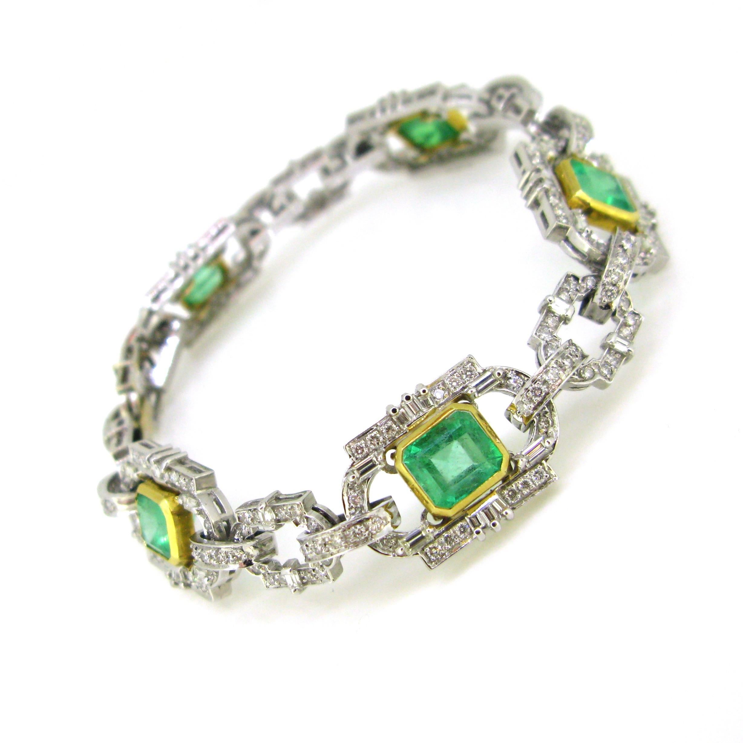 This bracelet has a nice geometric design, inspired by the Art Deco style. It comprises 5 links set with Colombian emeralds, tested as moderate. They are set on yellow gold. They are around between 1.40 and 2ct, with an approximate total carat