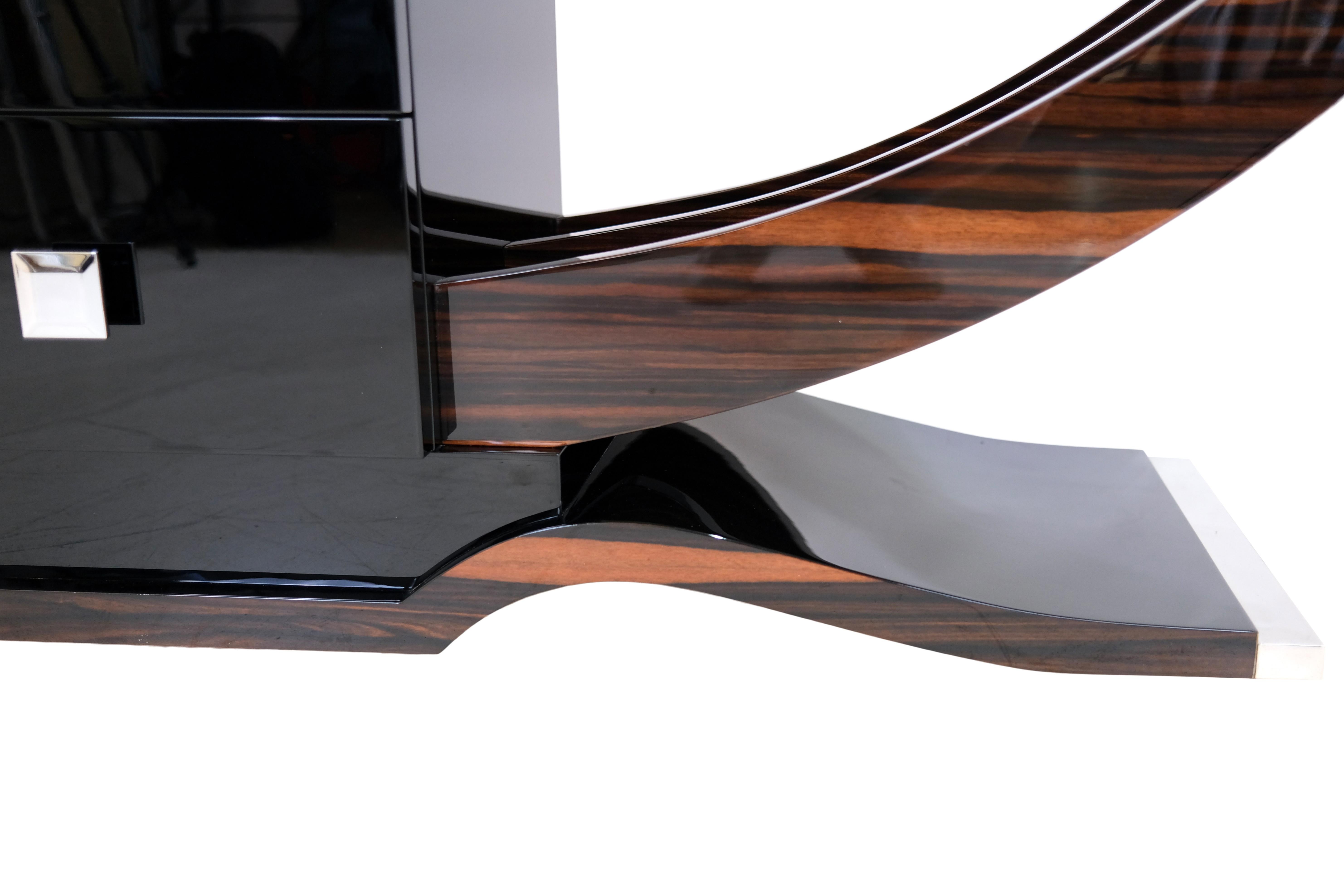 Art Deco Style Console Table in Macassar Veneer and Black High Gloss Lacquer In Good Condition In Ulm, DE